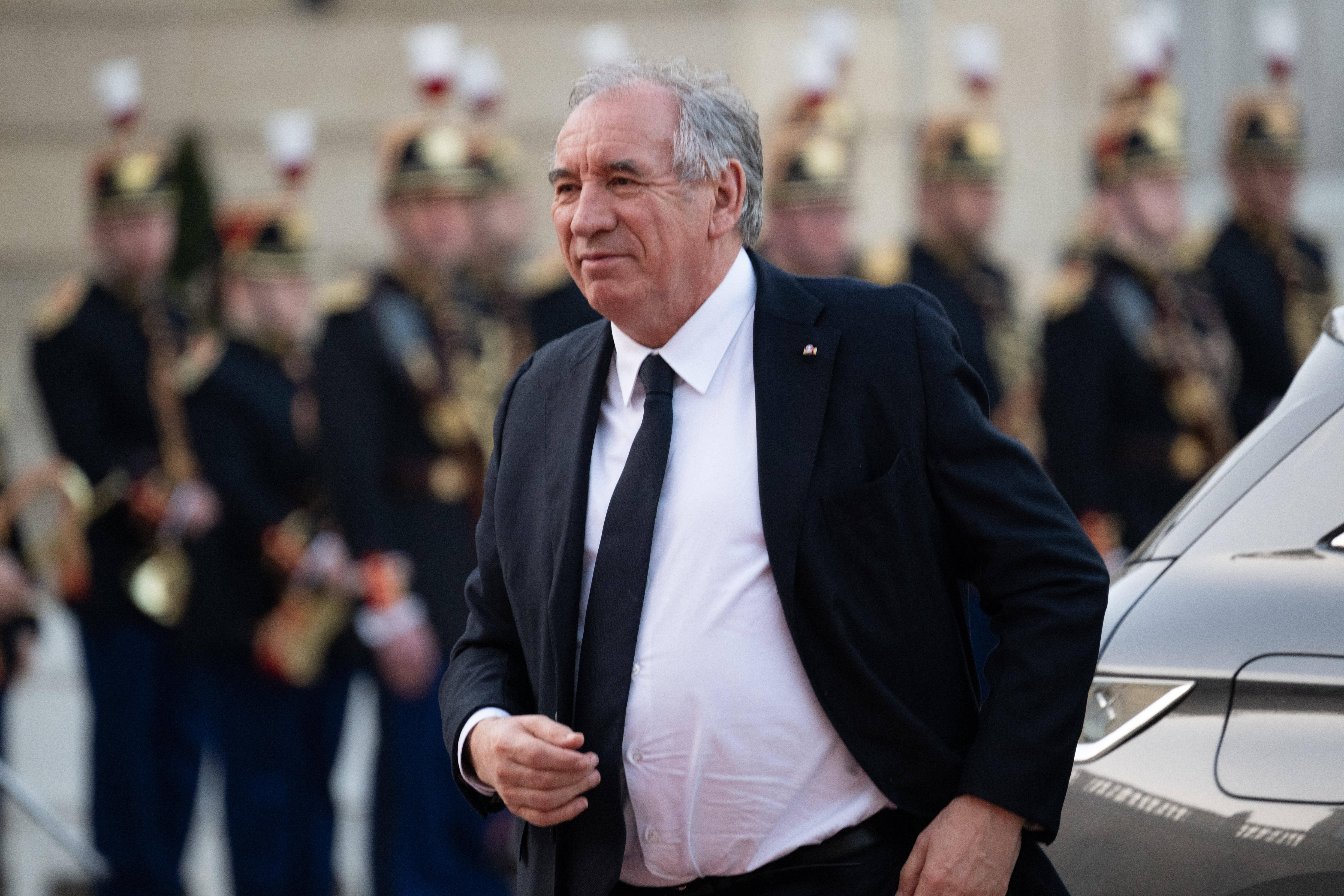 «Il ne faut pas stigmatiser nos neuf millions de compatriotes musulmans» : Bayrou clarifie sa position sur le port du voile dans le sport
