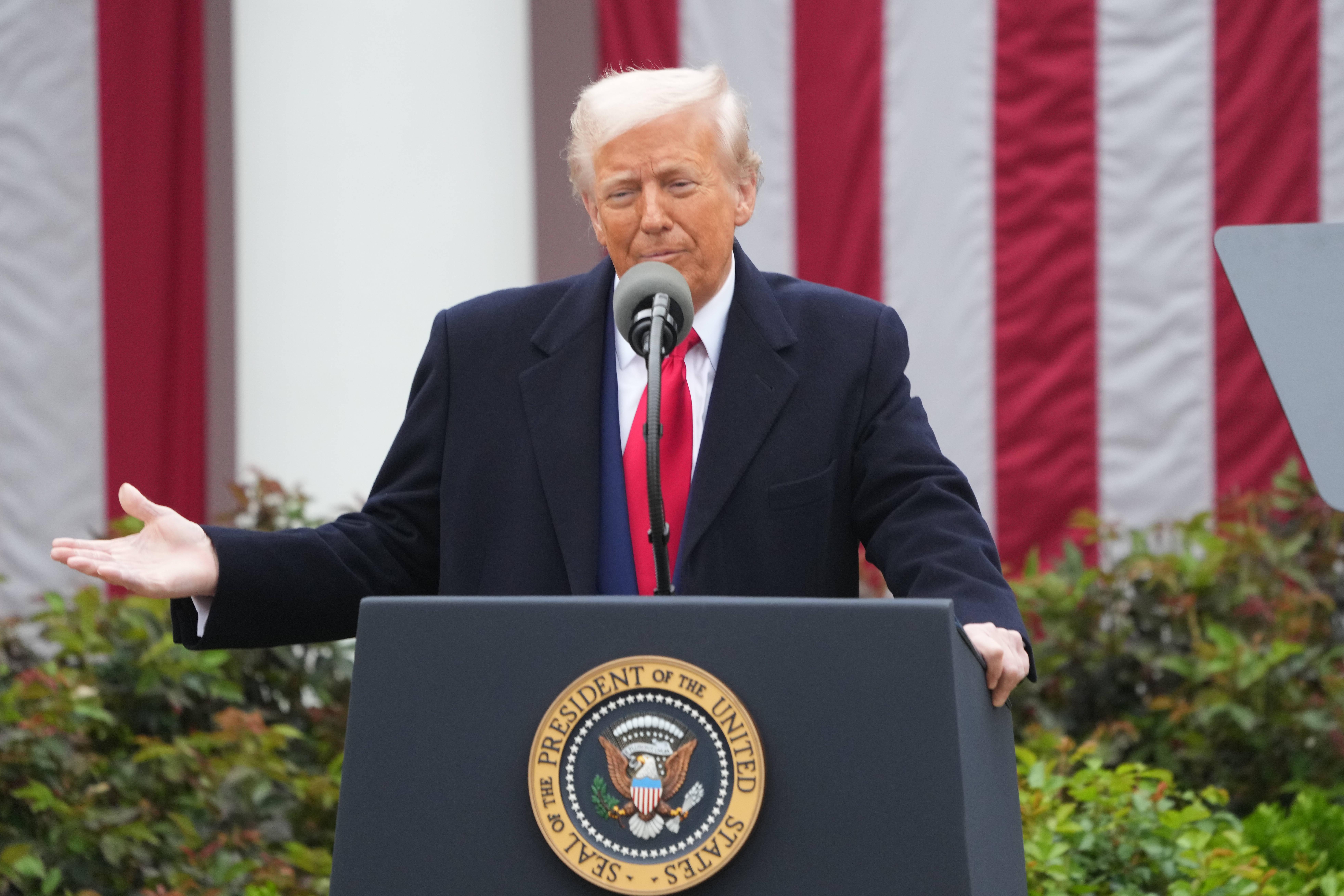 «Nous vous rendrons riches» : Trump prêt à offrir 10 000 dollars à chaque habitant du Groenland pour acquérir l’île