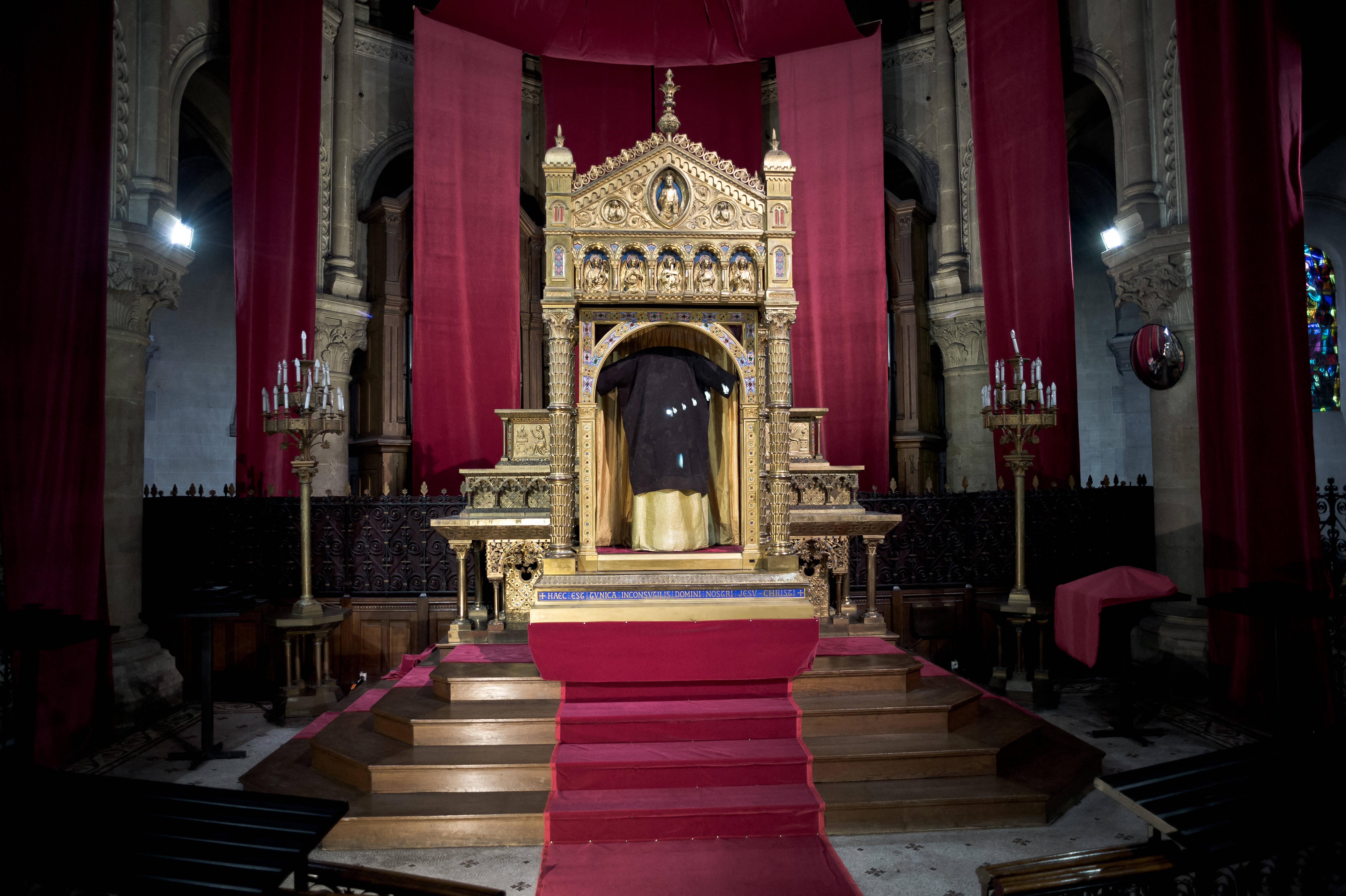 Sainte Tunique : l’histoire secrète de la relique du Christ exposée à Argenteuil