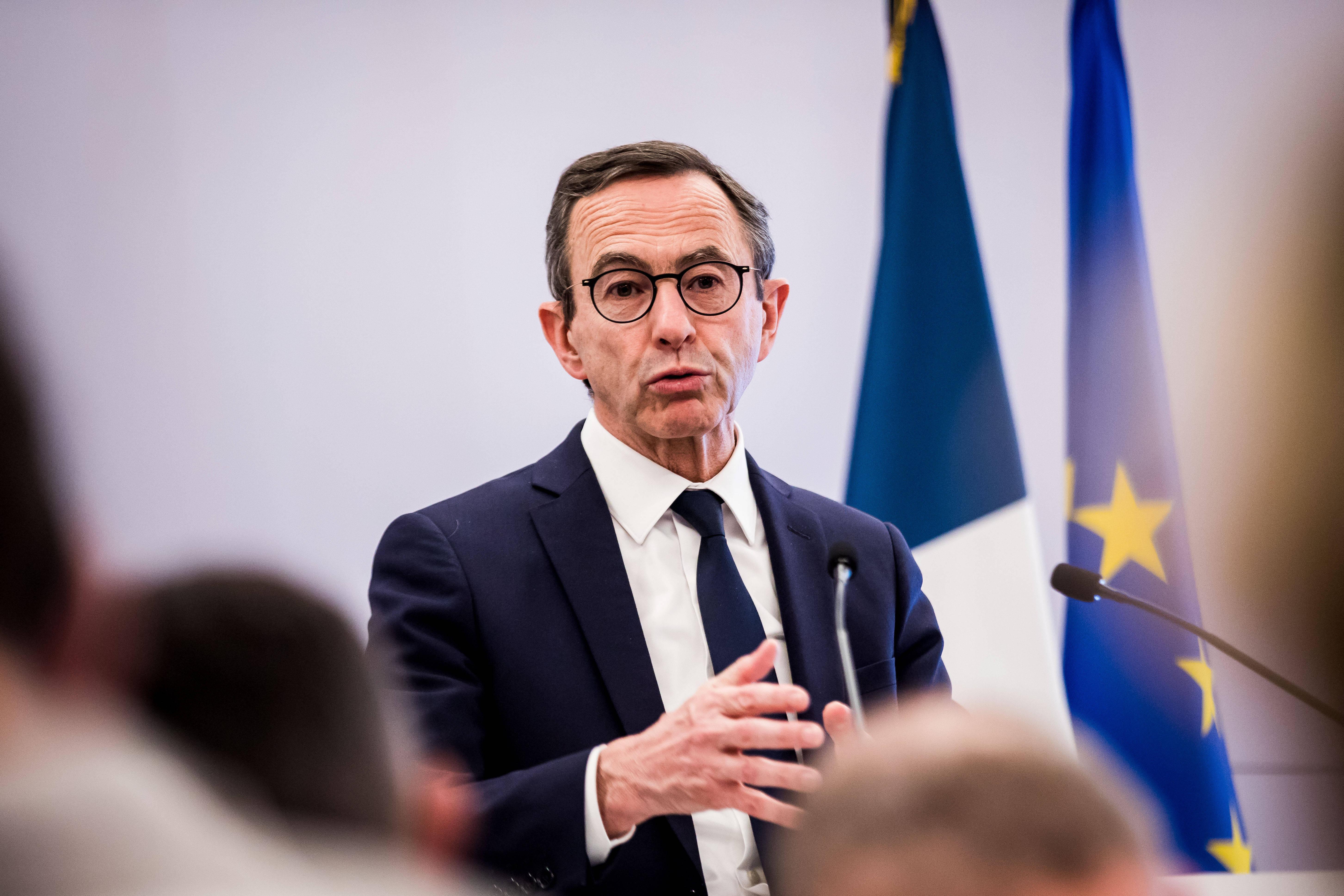 Immigration : Retailleau prévoit de «durcir les conditions de la naturalisation»