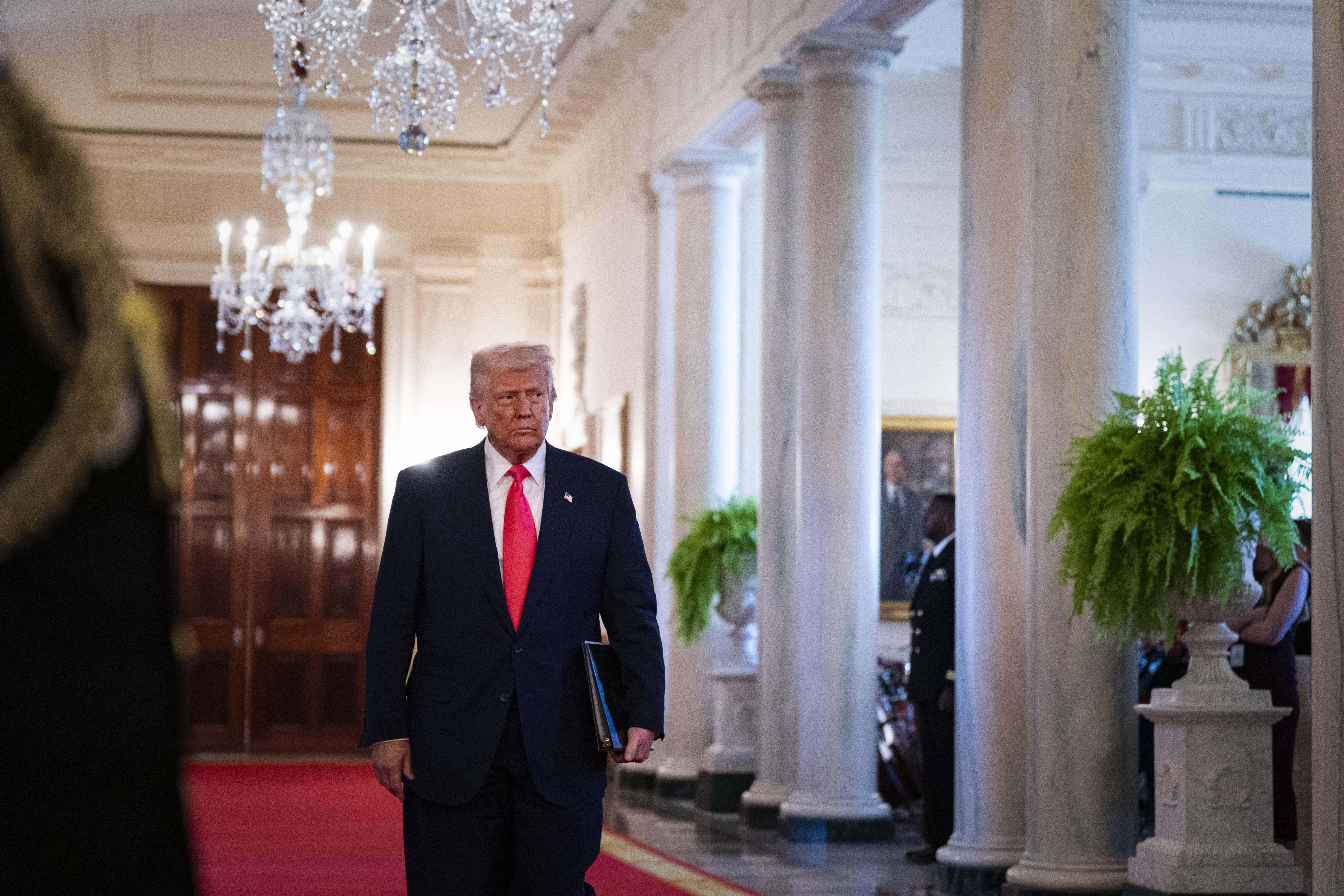 «Ils me lèchent le cul» : Donald Trump se moque des pays qui veulent négocier sur les droits de douane