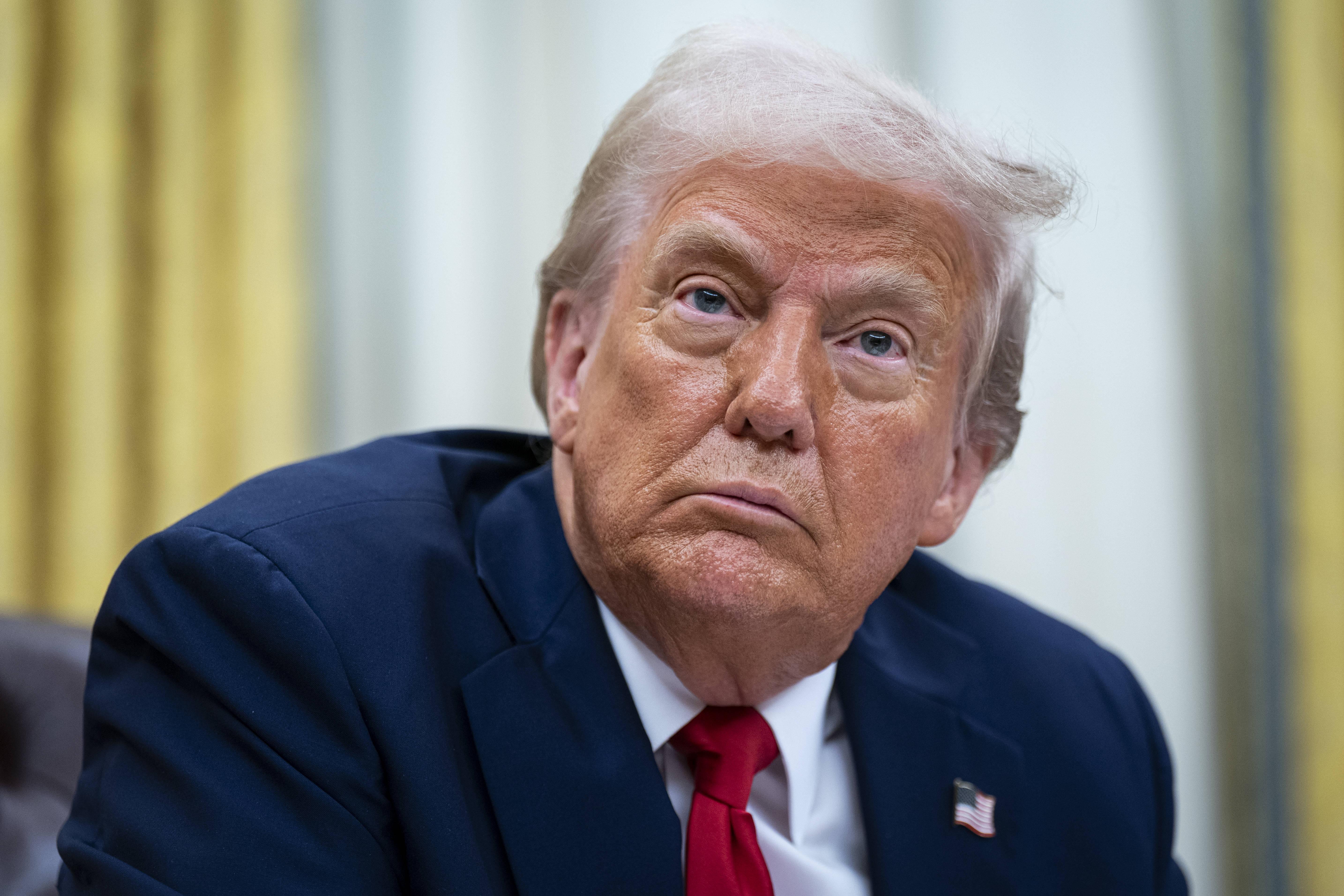 «Ça ne fait que commencer» : Trump menace l’Iran et les Houthis de représailles massives après des attaques en mer Rouge