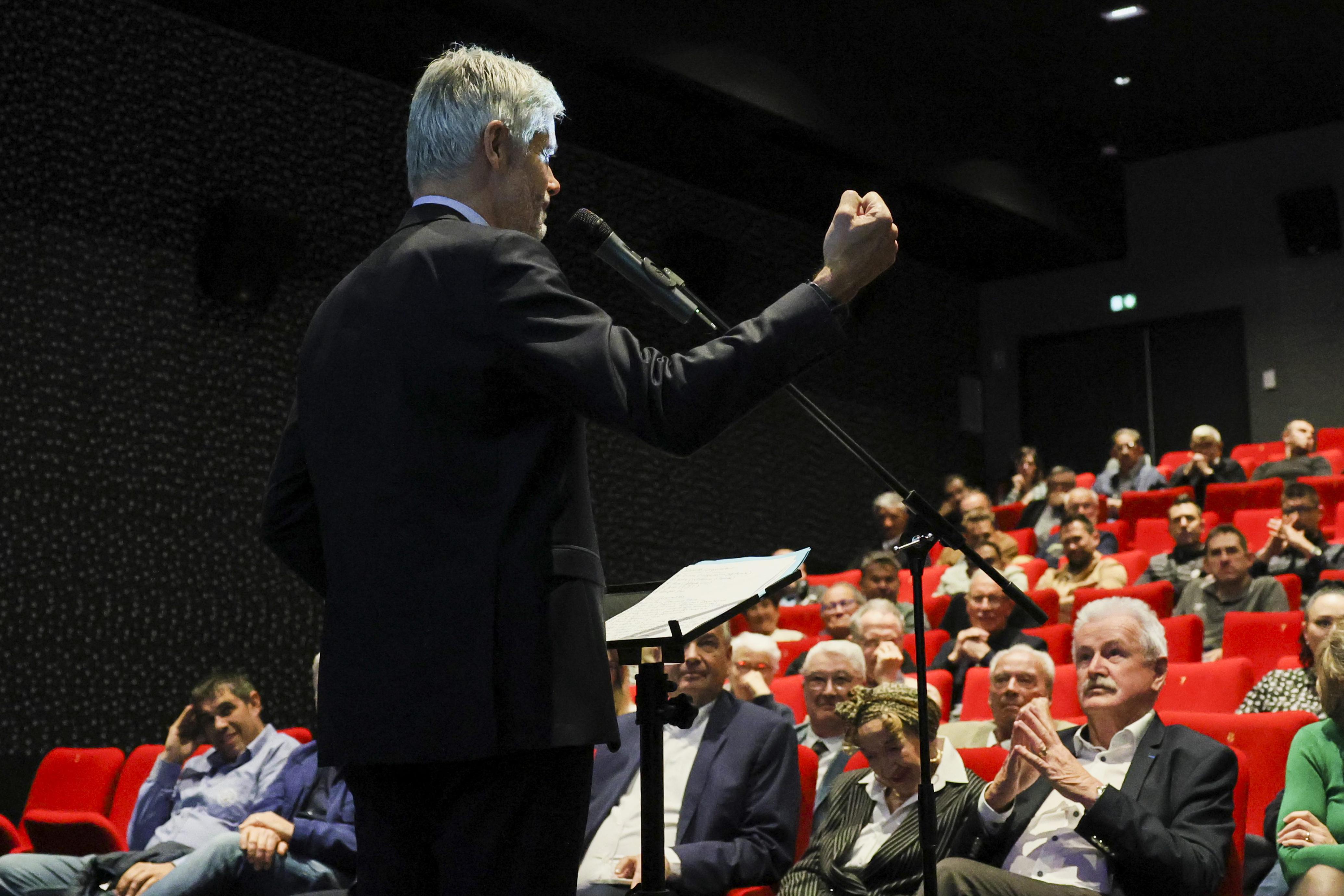 Présidence des Républicains : un sprint final à droite toute