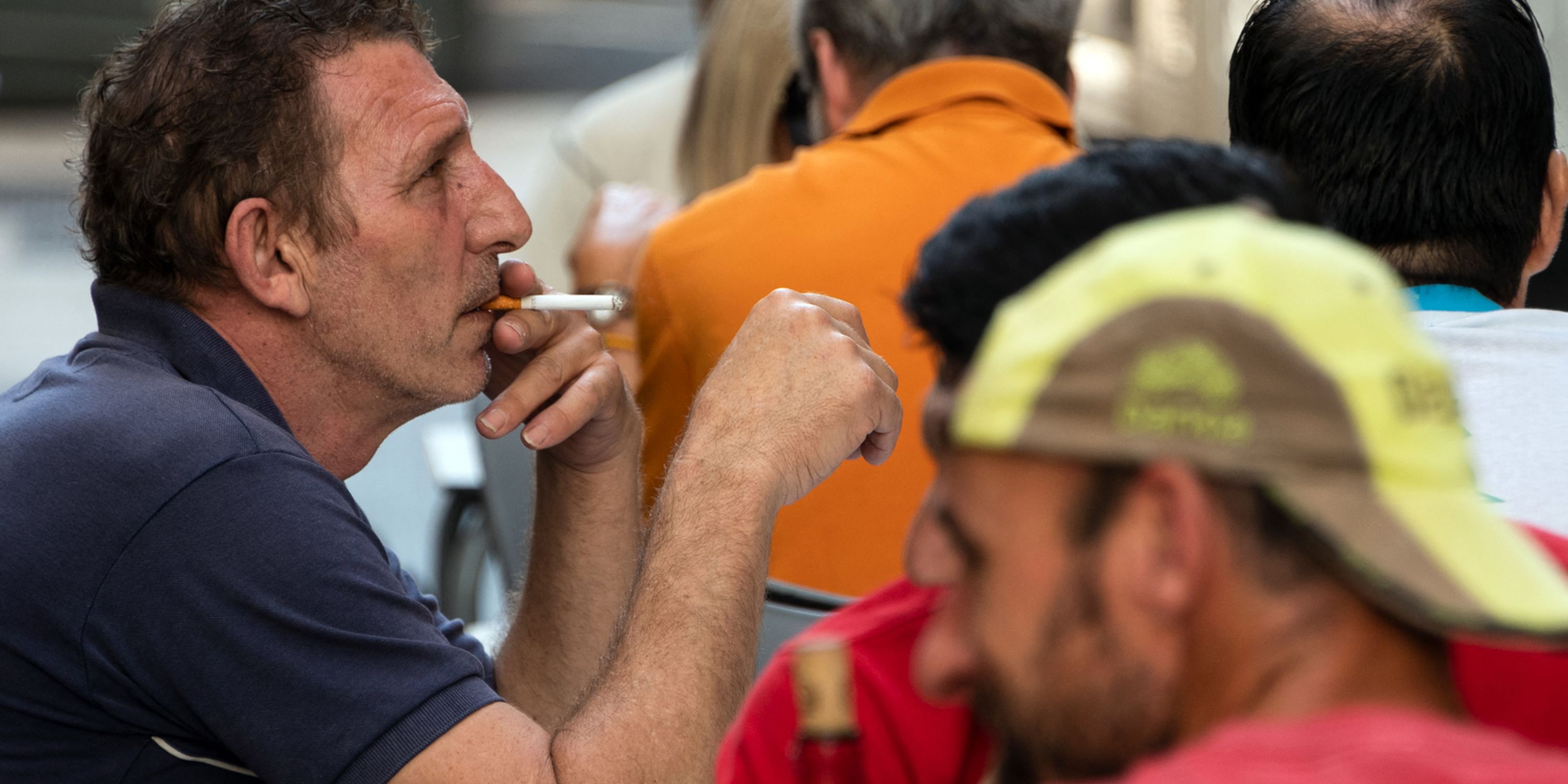 Interdiction des cigarettes : pourquoi les terrasses ne sont-elles pas concernées ?