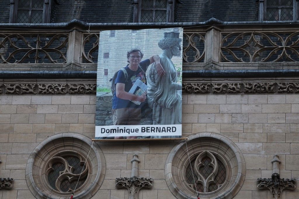 Remise du premier prix Dominique Bernard, 18 mois après sa mort dans un attentat jihadiste