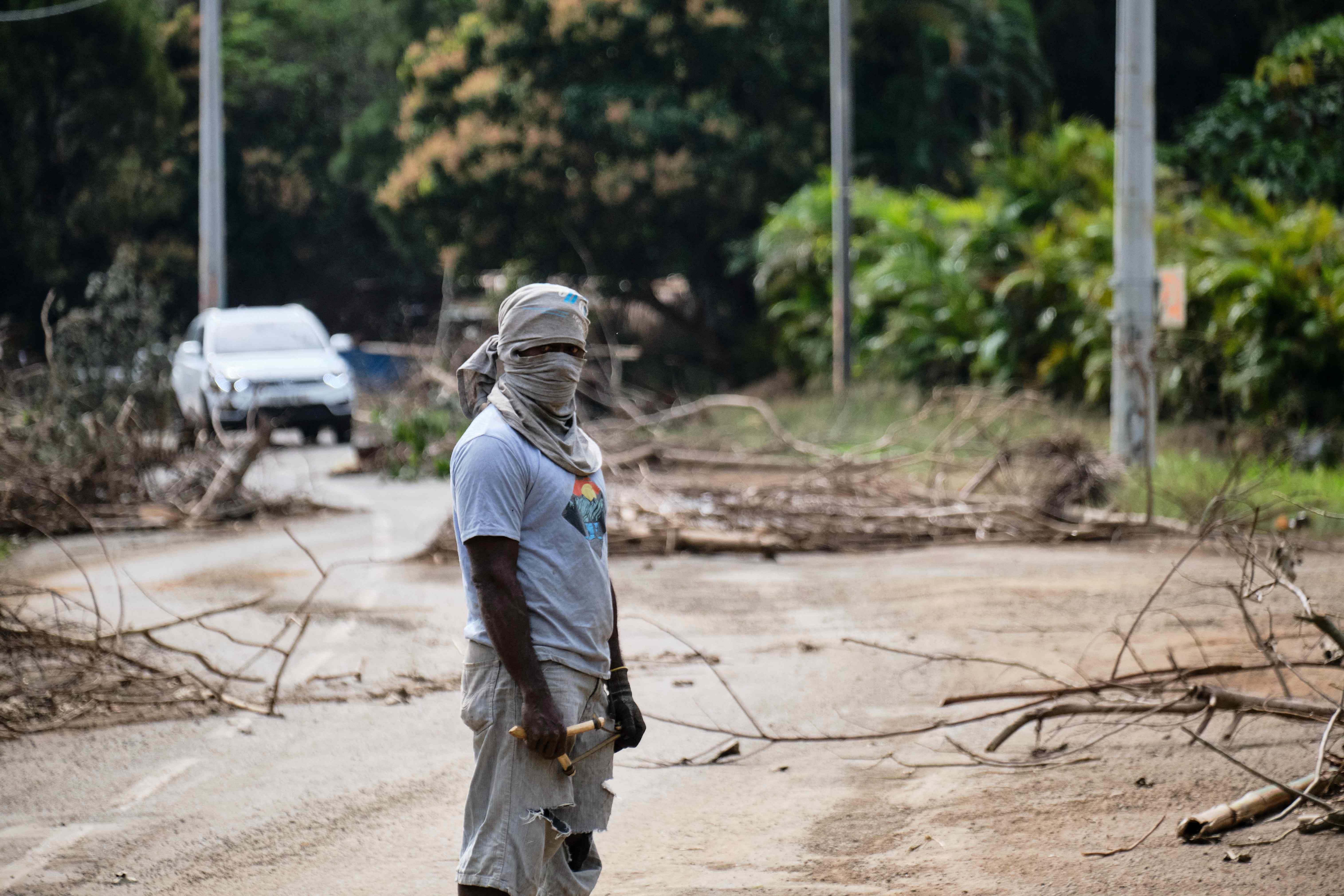 Nouvelle-Calédonie : forces de l’ordre caillassées et transformateur incendié, un an après les émeutes