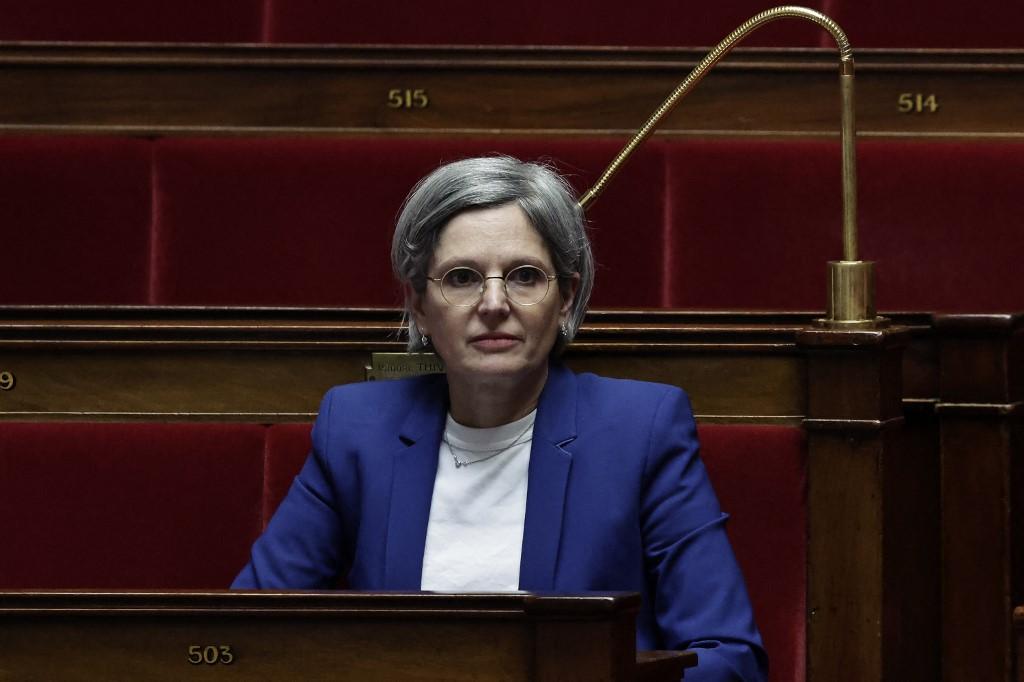 «Je porte une voix différente à gauche» : vers une candidature de Sandrine Rousseau à la présidentielle ?