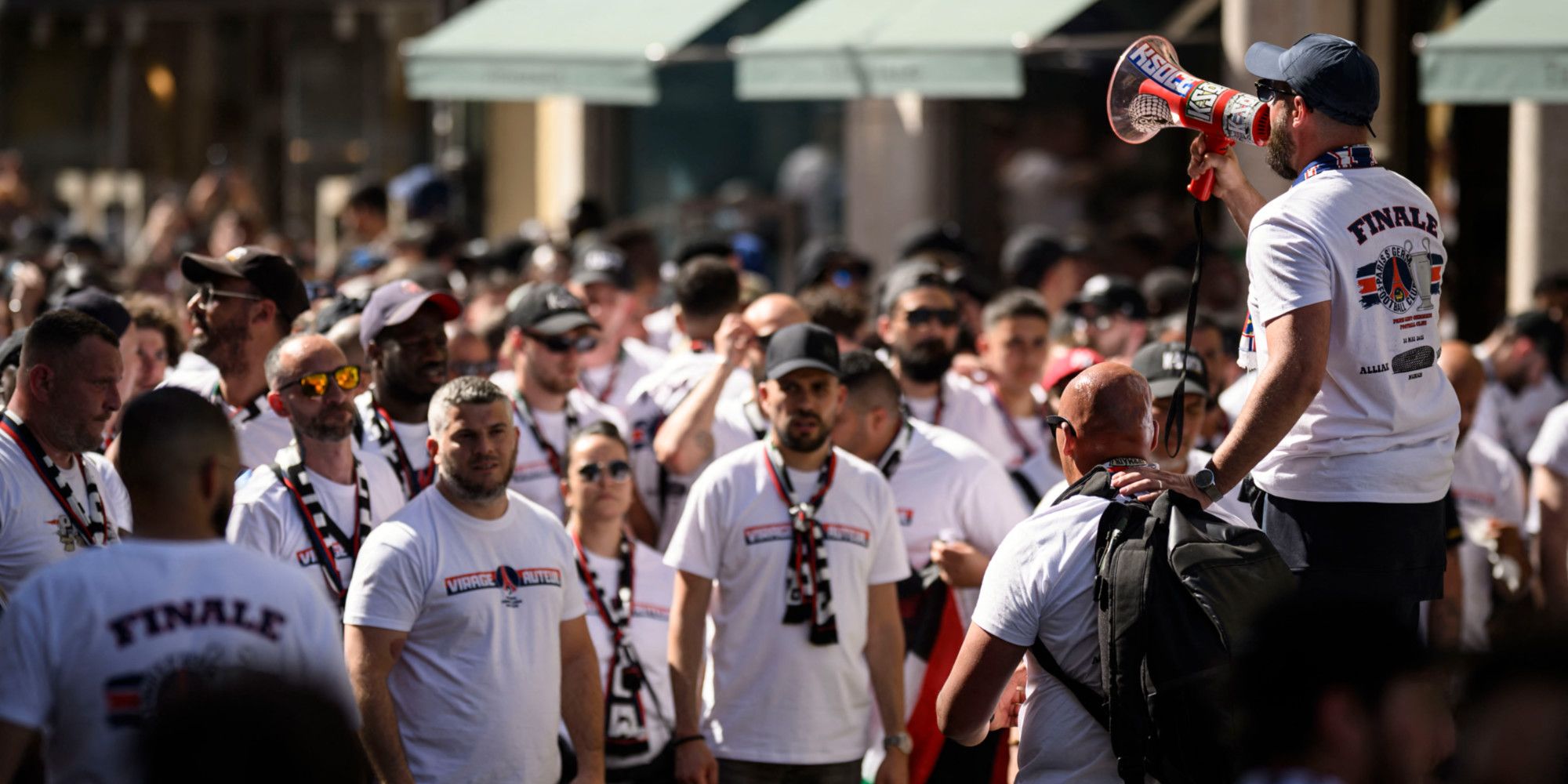 Ligue des champions : à Paris, la ferveur des supporters juste avant le coup d’envoi du match