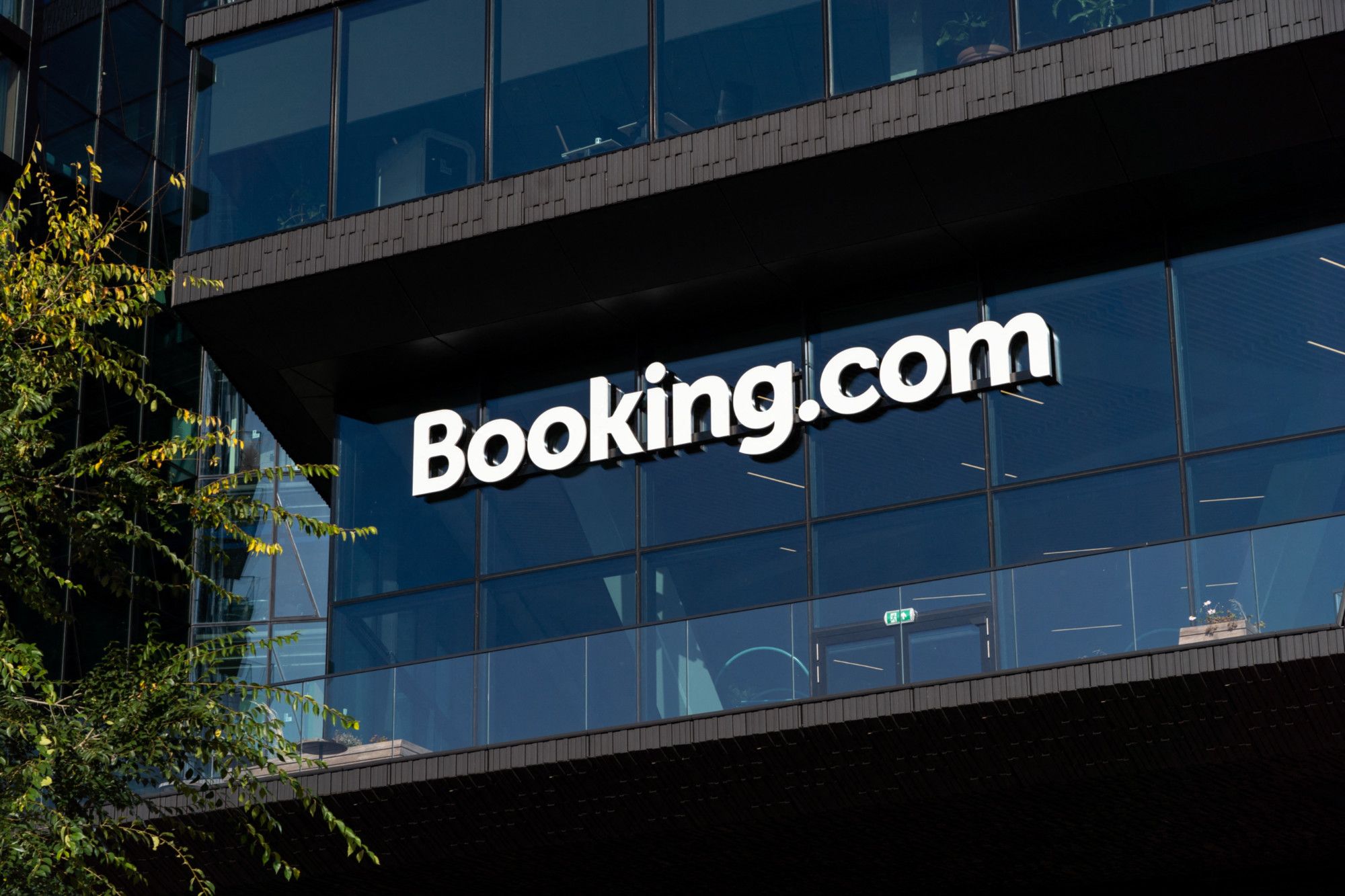 Booking.com : la Suisse contraint la plate-forme d’abaisser ses commissions après des abus sur les prix