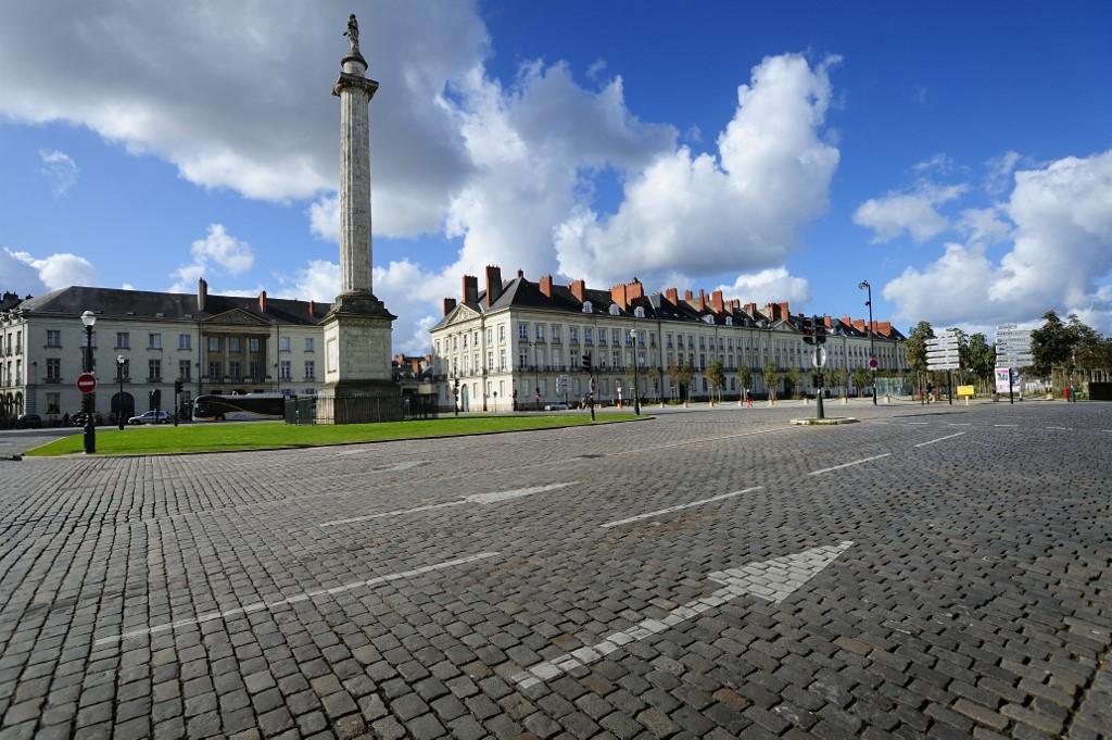 « Réinterroger la présence des symboles monarchiques dans l’espace public » : à Nantes, une statue de Louis XVI éclipsée par une œuvre d’art contemporain