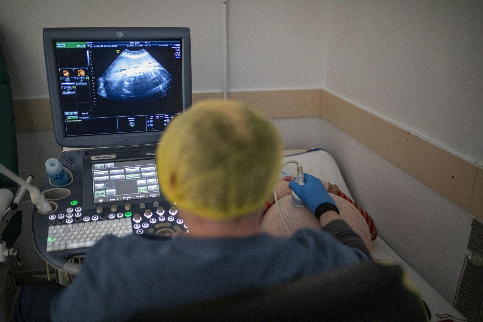 Aude Mirkovic : «Il y a urgence à interdire la promotion illégale de la GPA en France»