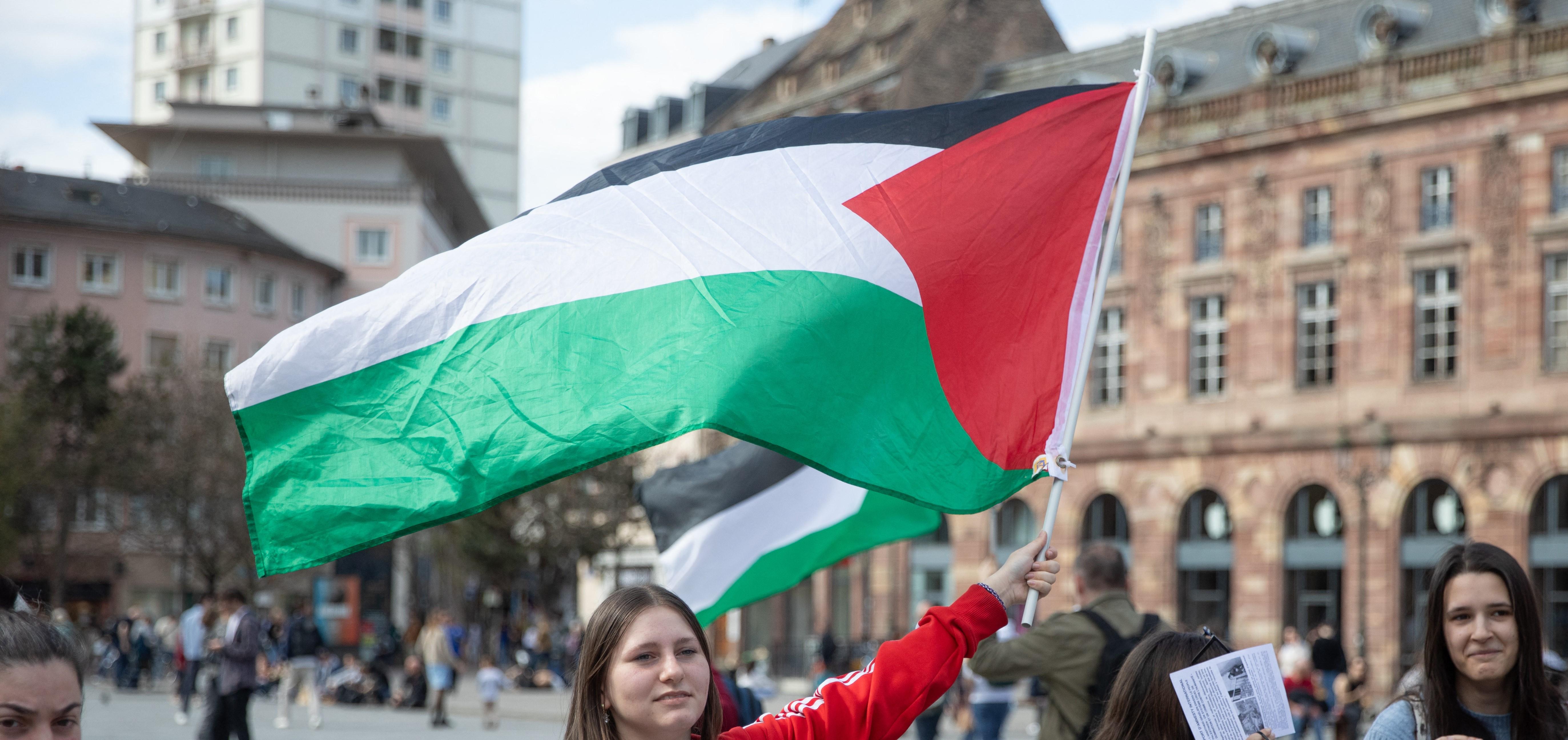 «Surfer sur la vague du Hamas», «flatter l’extrême gauche»… La maire écologiste de Strasbourg annonce un jumelage avec un camp palestinien et soulève un tollé