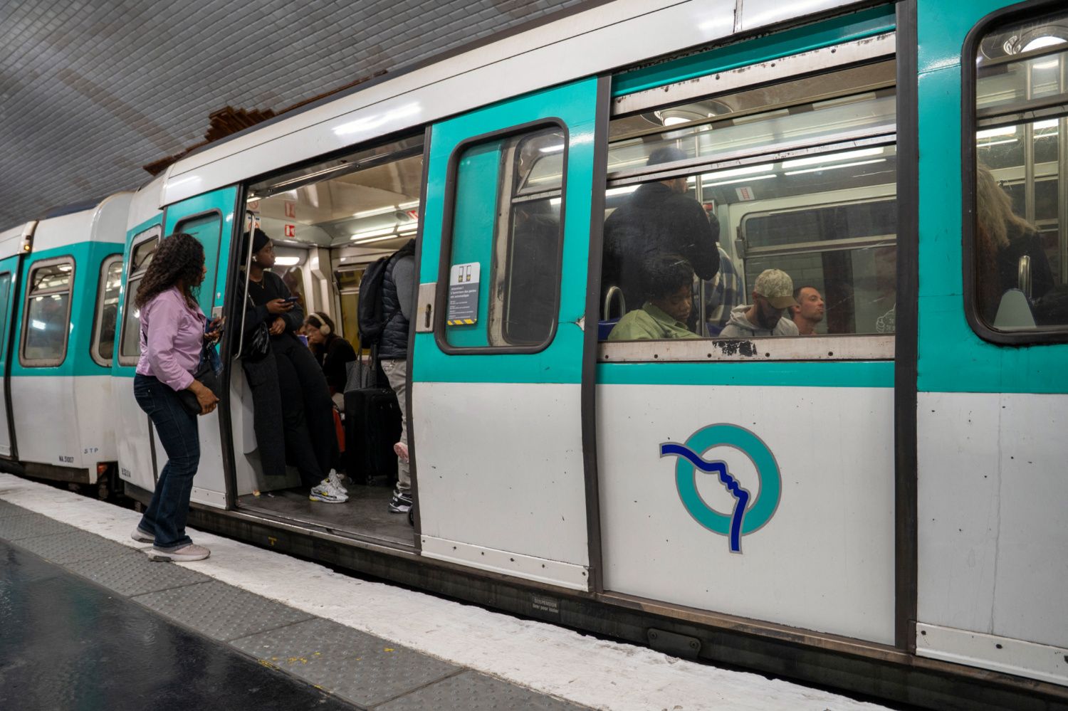 Paris : bagages, trottinettes, animaux… Que peut-on transporter dans le métro ?