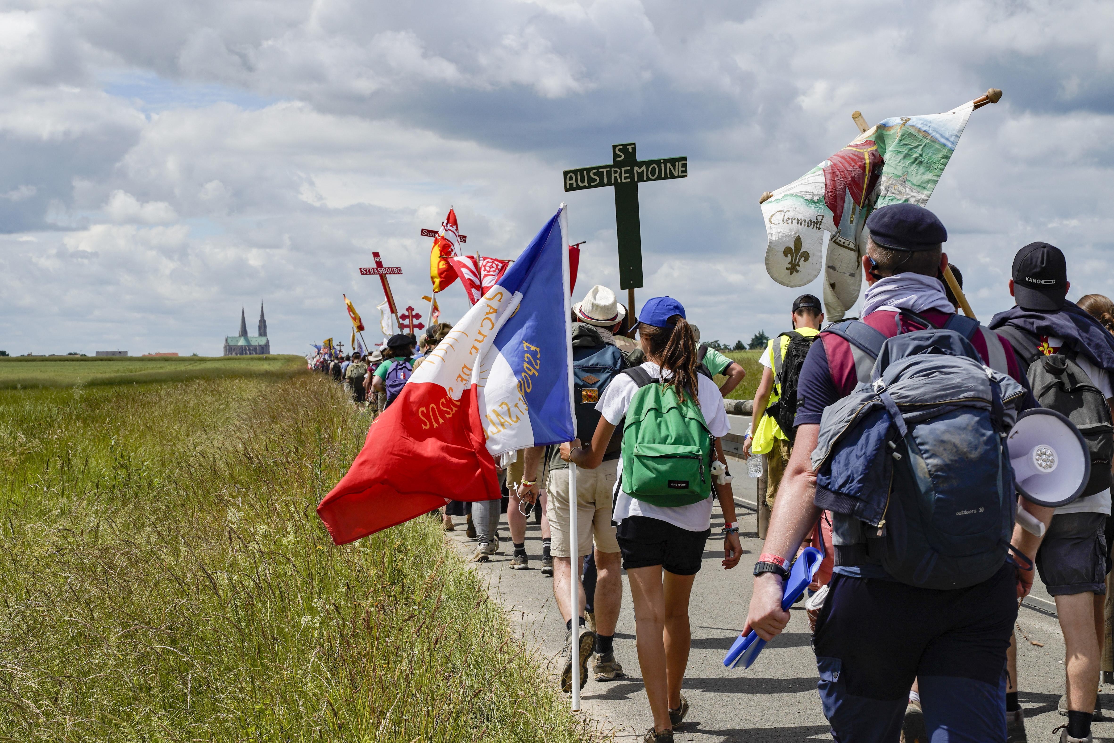 Pèlerinage de Chartres 2025 : 19 000 marcheurs attendus, affluence record pour le rite traditionnel