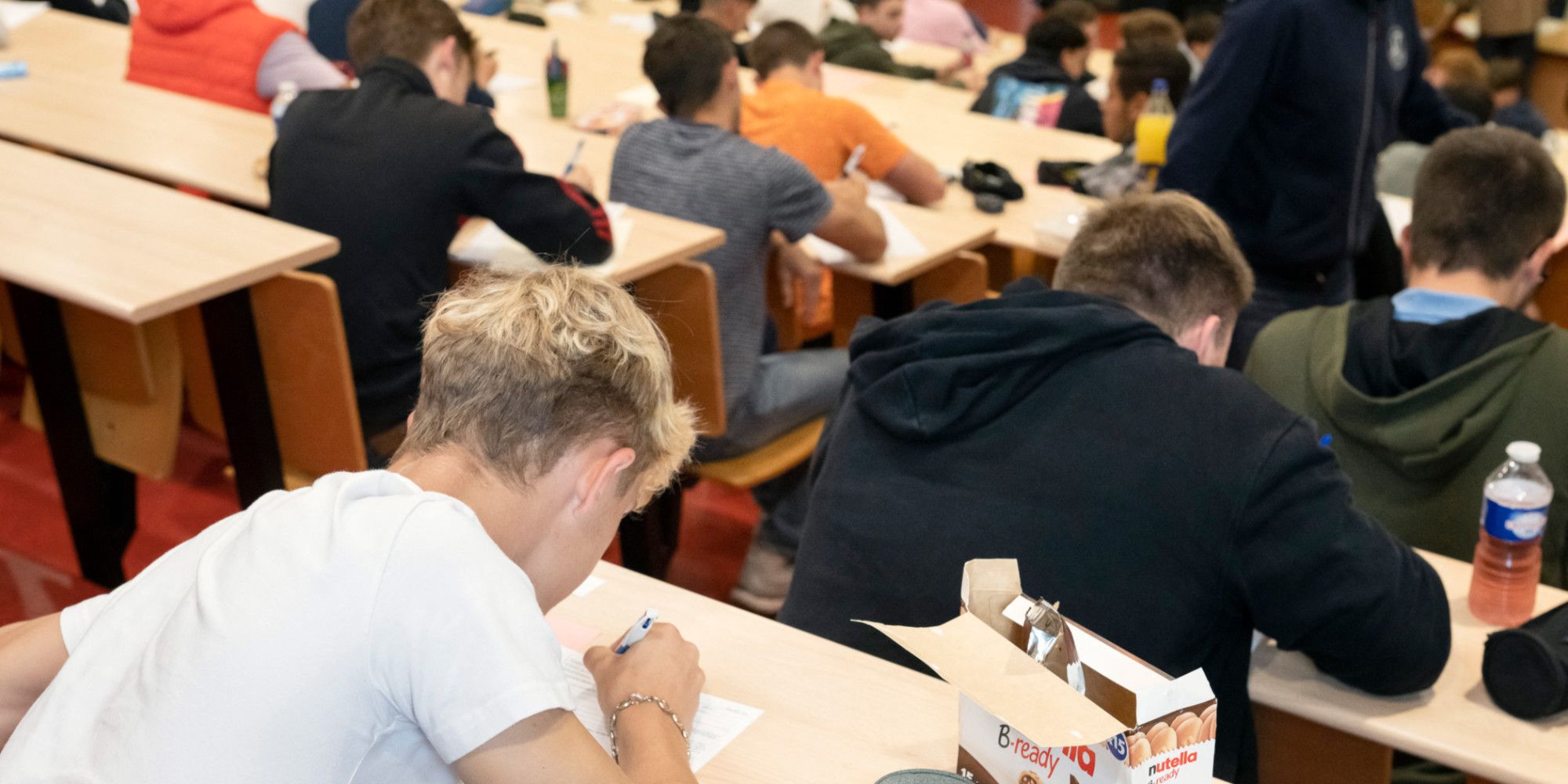 Quand l’IA corrige les copies de vos enfants : l’Académie de Lyon lance l’expérimentation