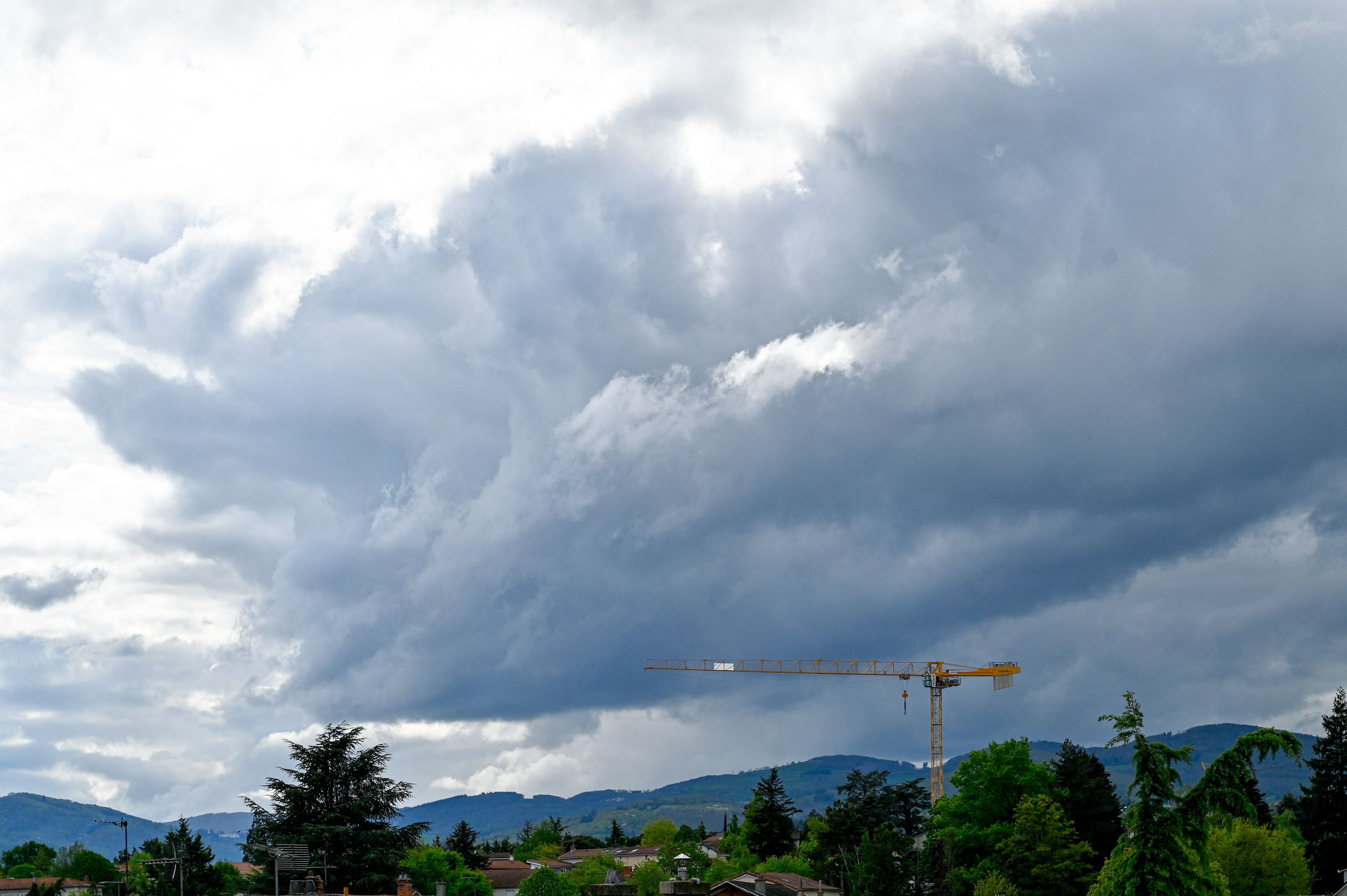Météo : orages, pluies, chutes de grêle… À quoi faut-il s’attendre ce week-end ?