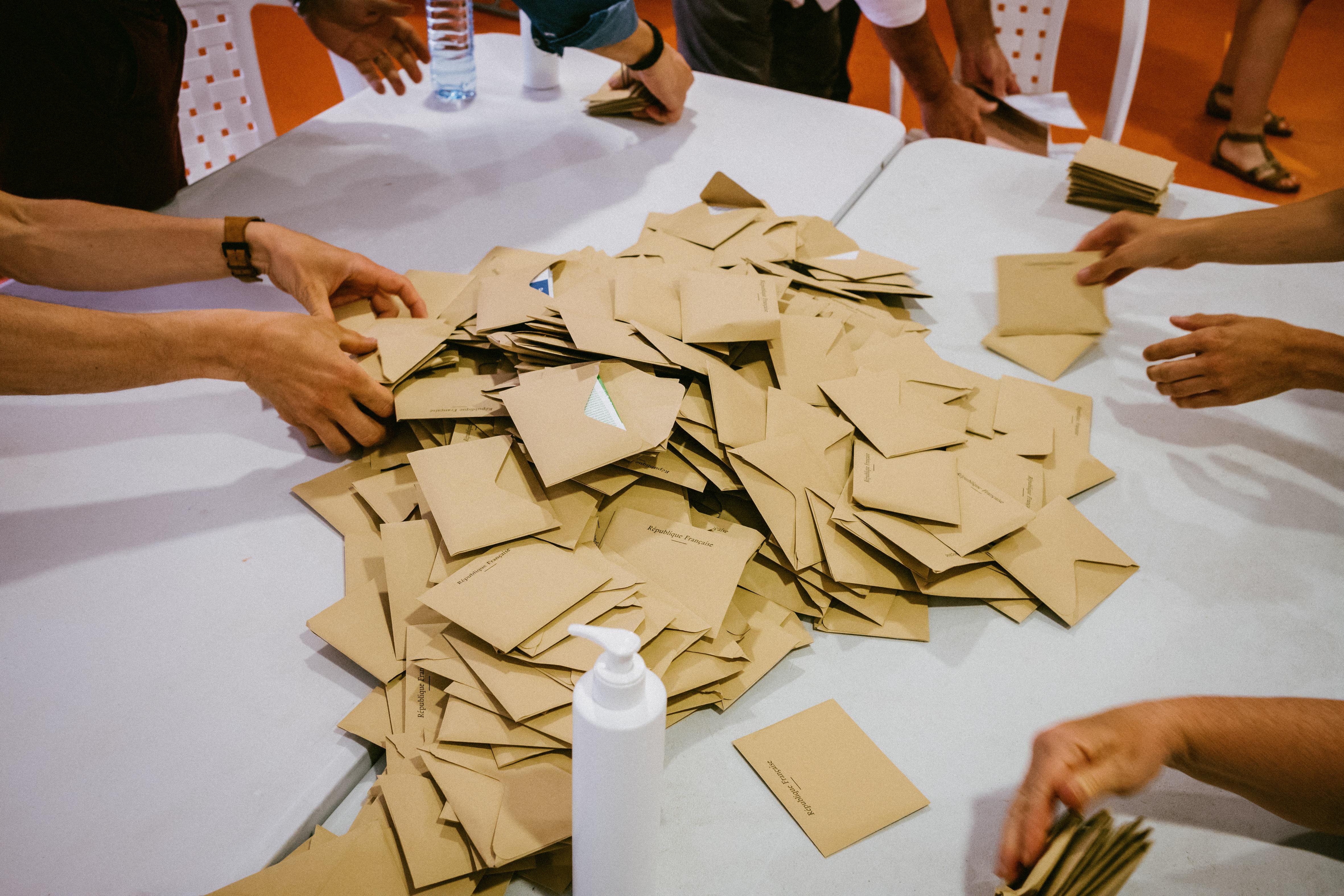 Réforme du scrutin municipal : la démocratie locale mise à l’épreuve