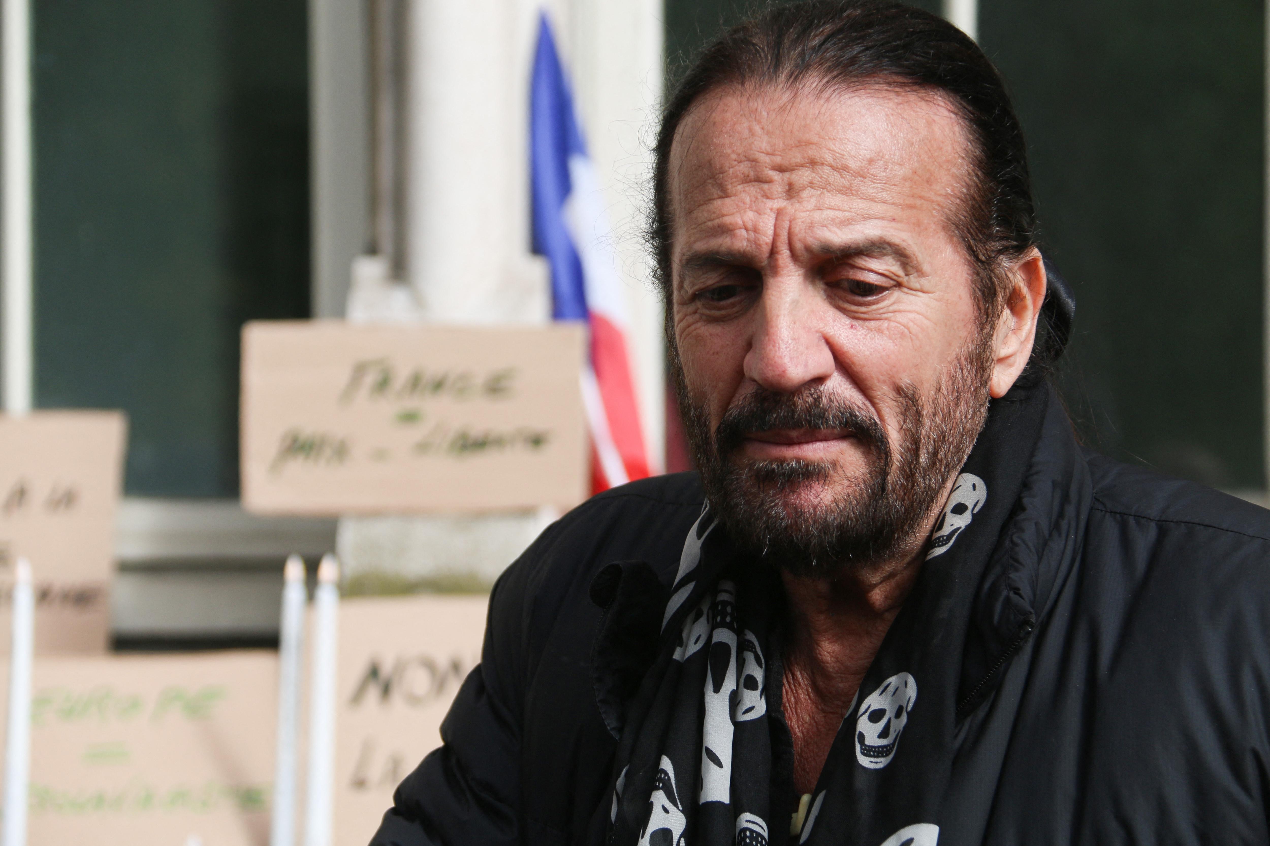 Depuis la Russie, Francis Lalanne écrit aux Français : «Cette guerre ne doit pas avoir lieu»