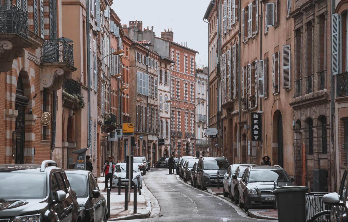 Toulouse : Trois mis en examen après le vol de 420.000 euros dans le bureau de poste attaqué