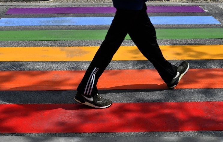Paris : Des escaliers aux couleurs arc-en-ciel repeints durant la nuit, un « acte homophobe »