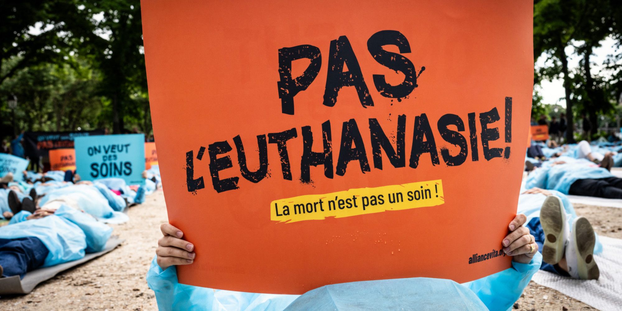 Droit à l’aide à mourir : «On a très peur pour les plus vulnérables», témoigne une médecin et aidante