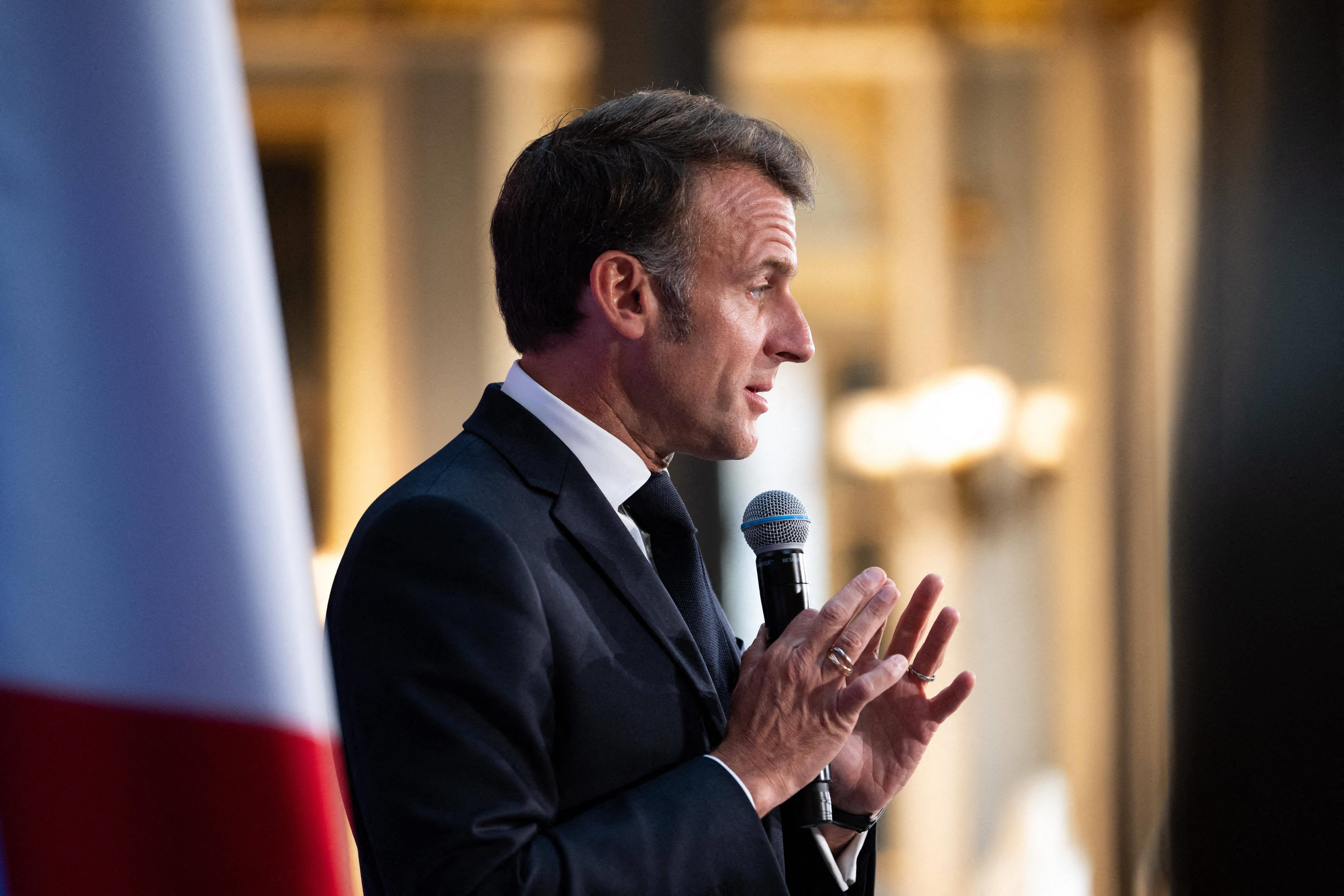 Conseil de défense, harcèlement scolaire, Bernard Arnault au Sénat… Les 4 infos dont vous allez entendre parler demain