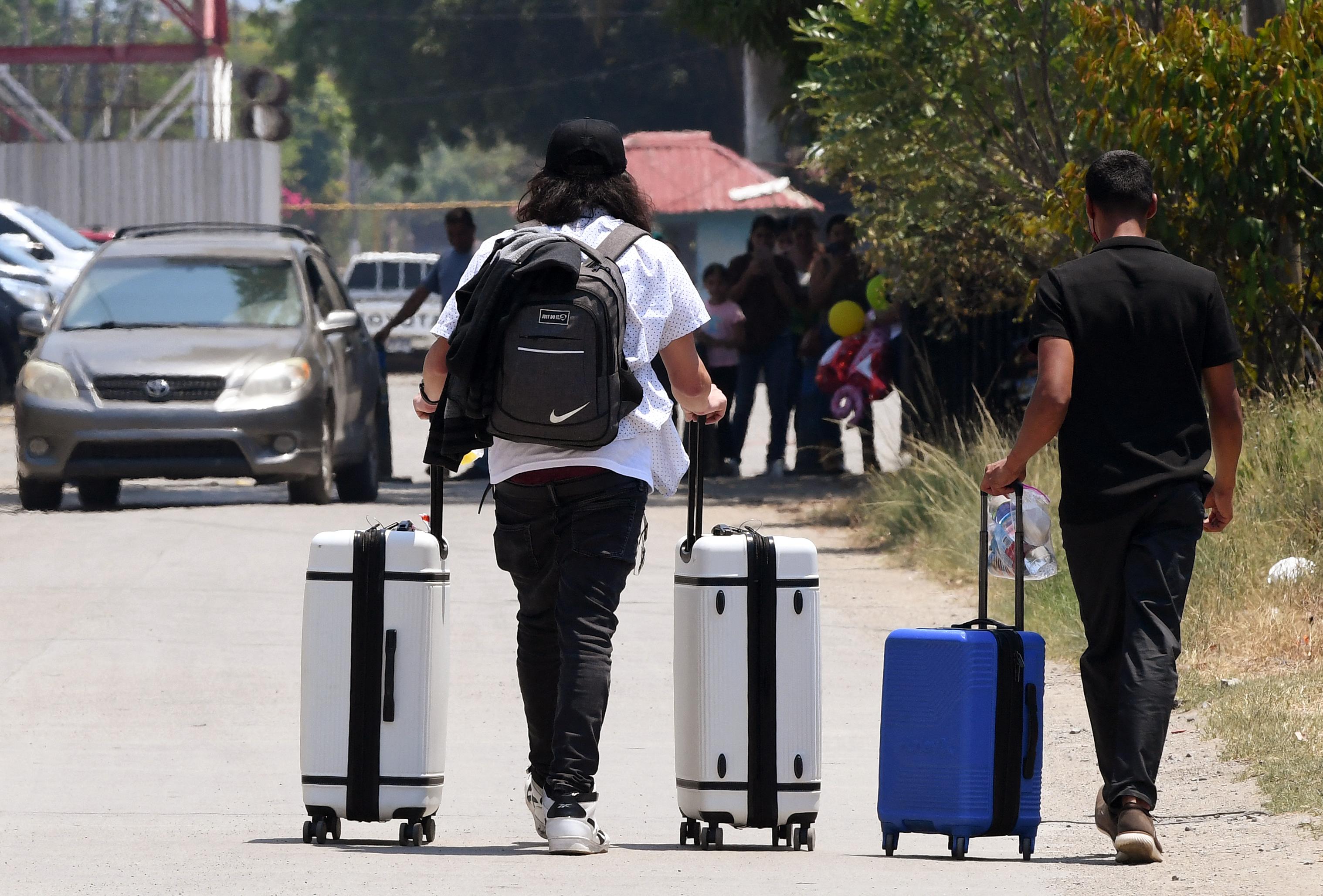 États-Unis : Trump paie les migrants pour qu’ils partent