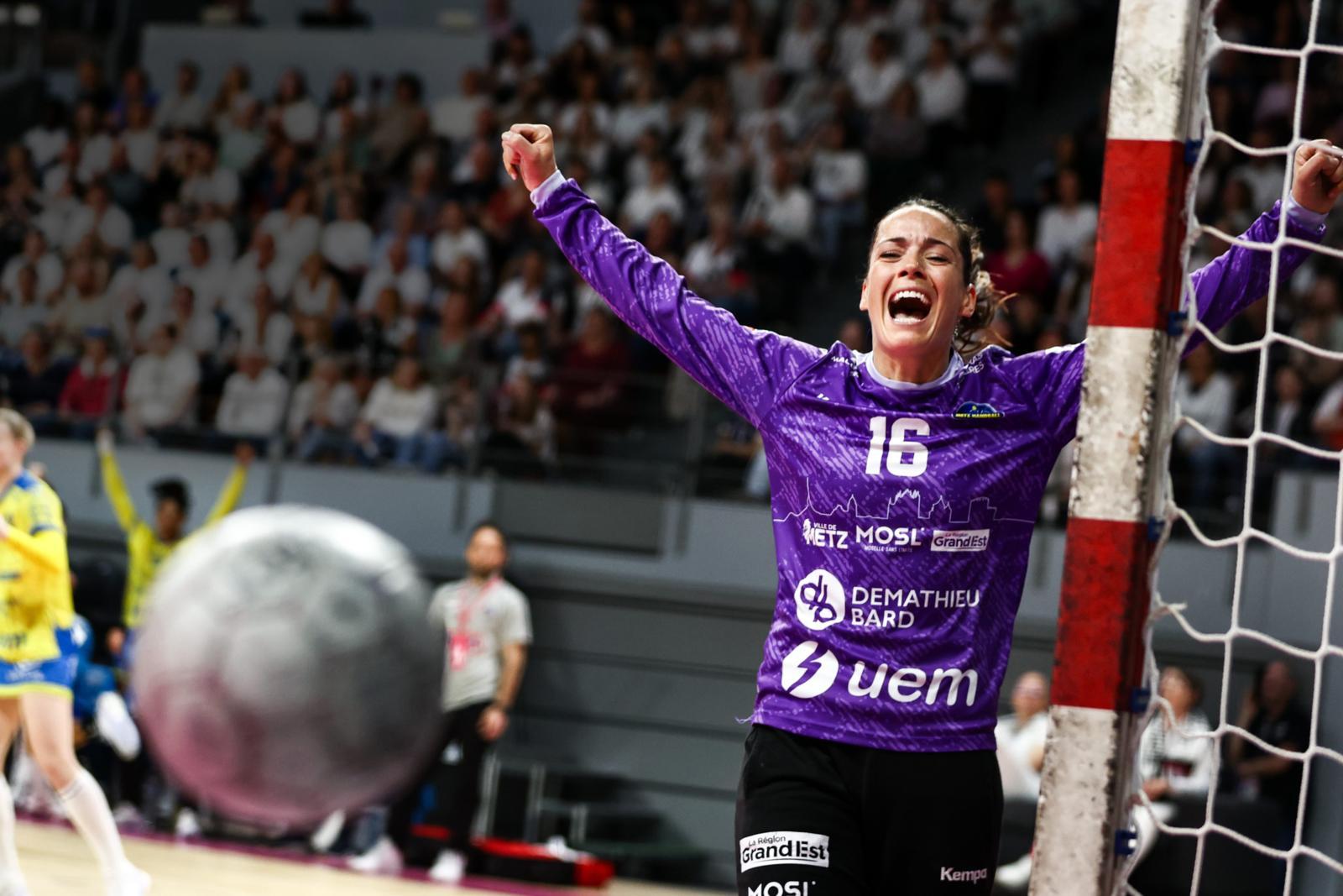 Cléopâtre Darleux : la gardienne sort par la grande porte