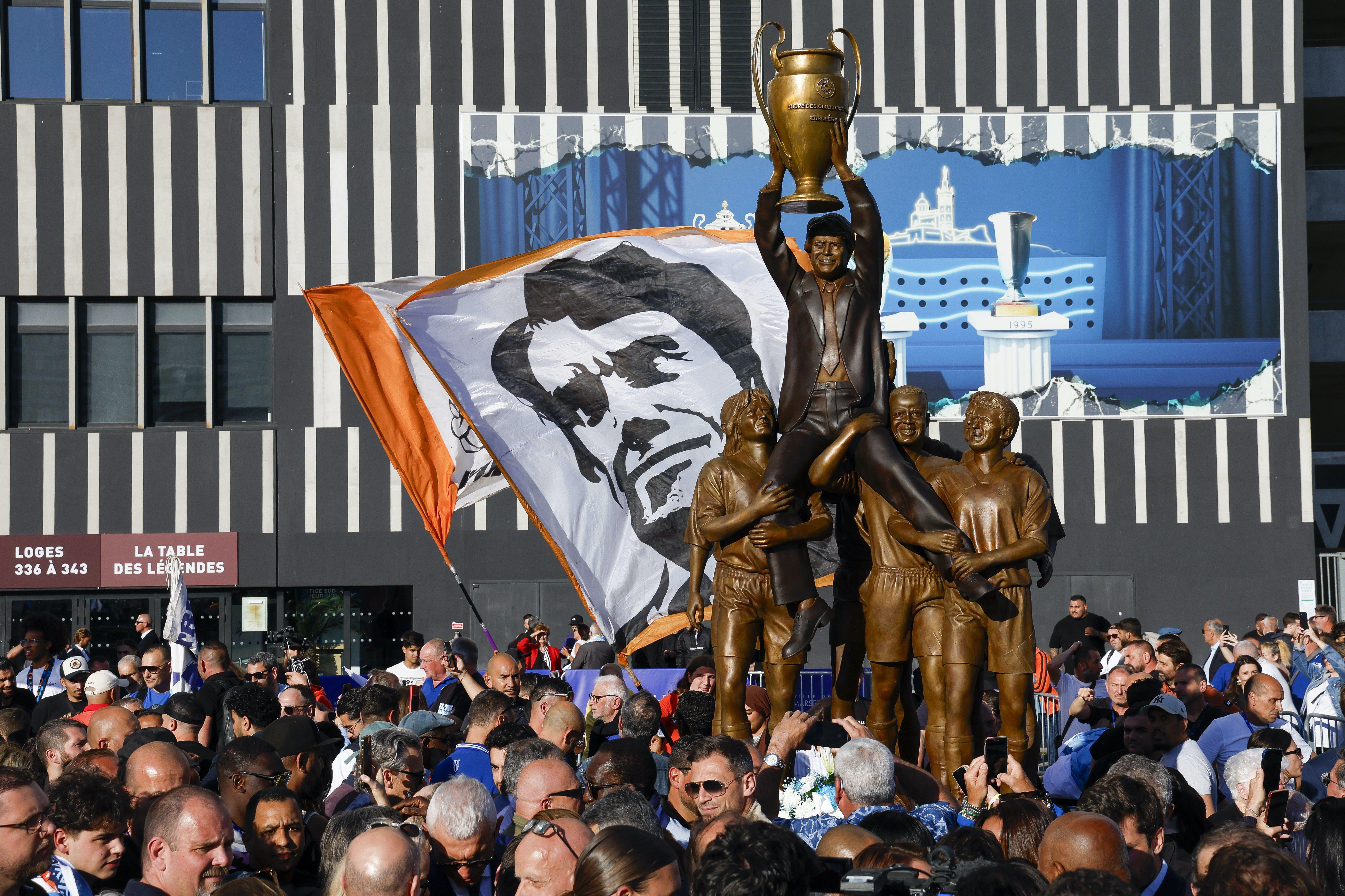 Tapie, «le Boss» de Marseille qui divise encore le football français