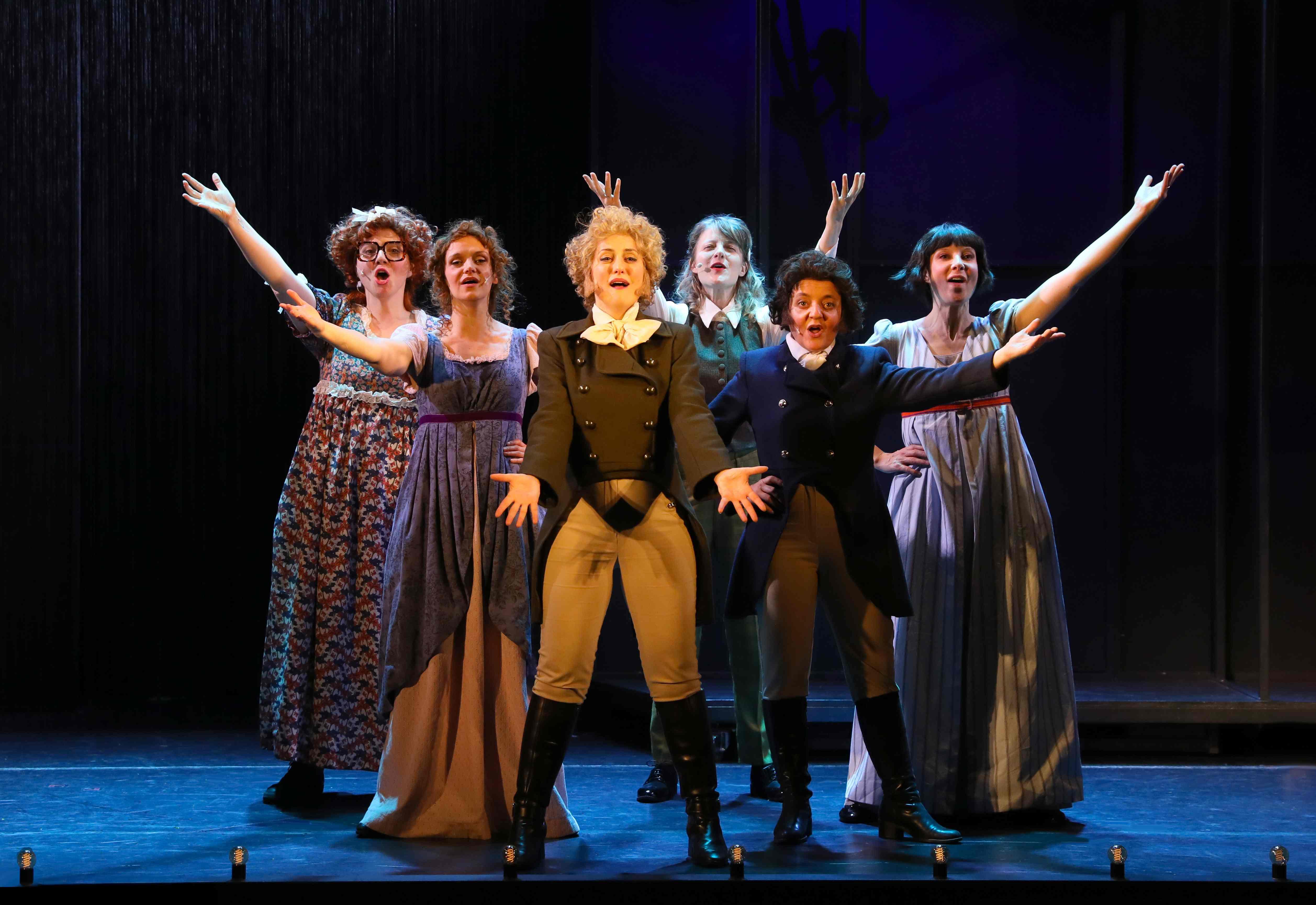 «Orgueil et Préjugés… ou presque !» : une interprétation théâtrale 100 % féminine du chef-d’œuvre de Jane Austen