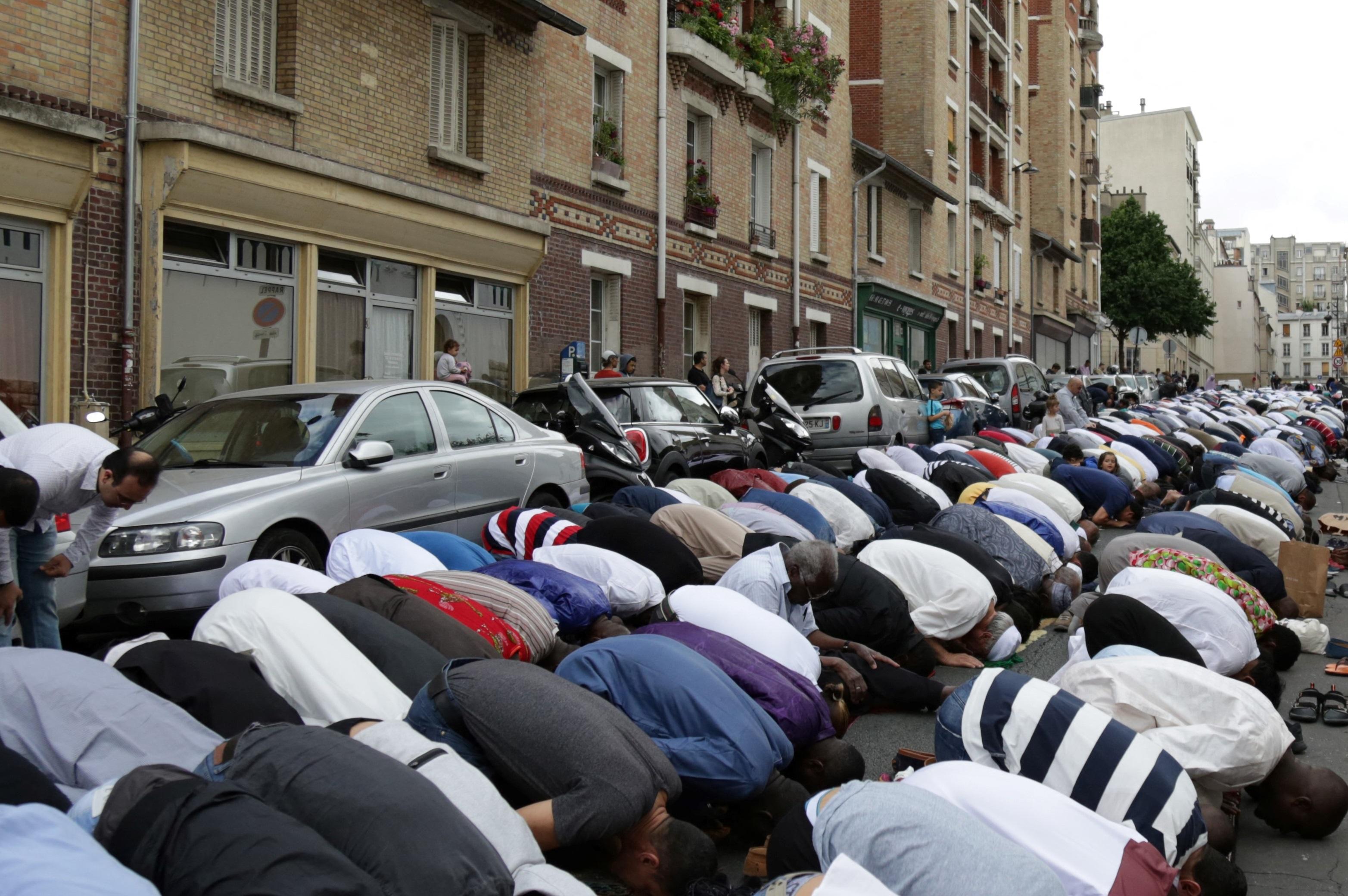 Face à l’entrisme islamiste, la main tremblante de l’État