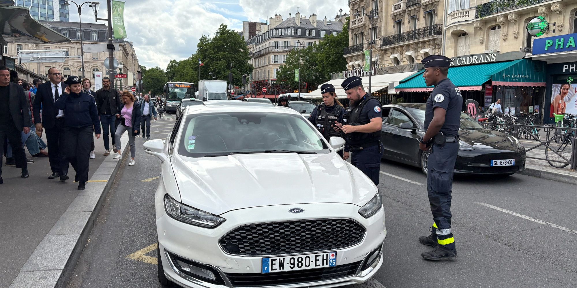 Contrôle des VTC : opération coup de poing organisée devant la gare de Lyon