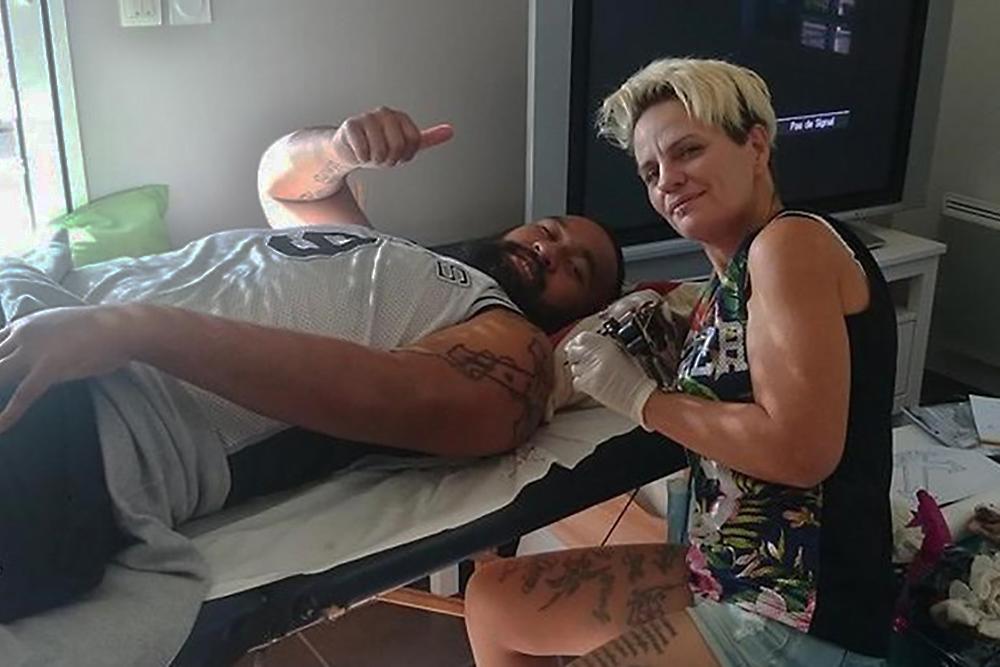 Top 14 : Célia Polazzo, la tatoueuse des stars du rugby