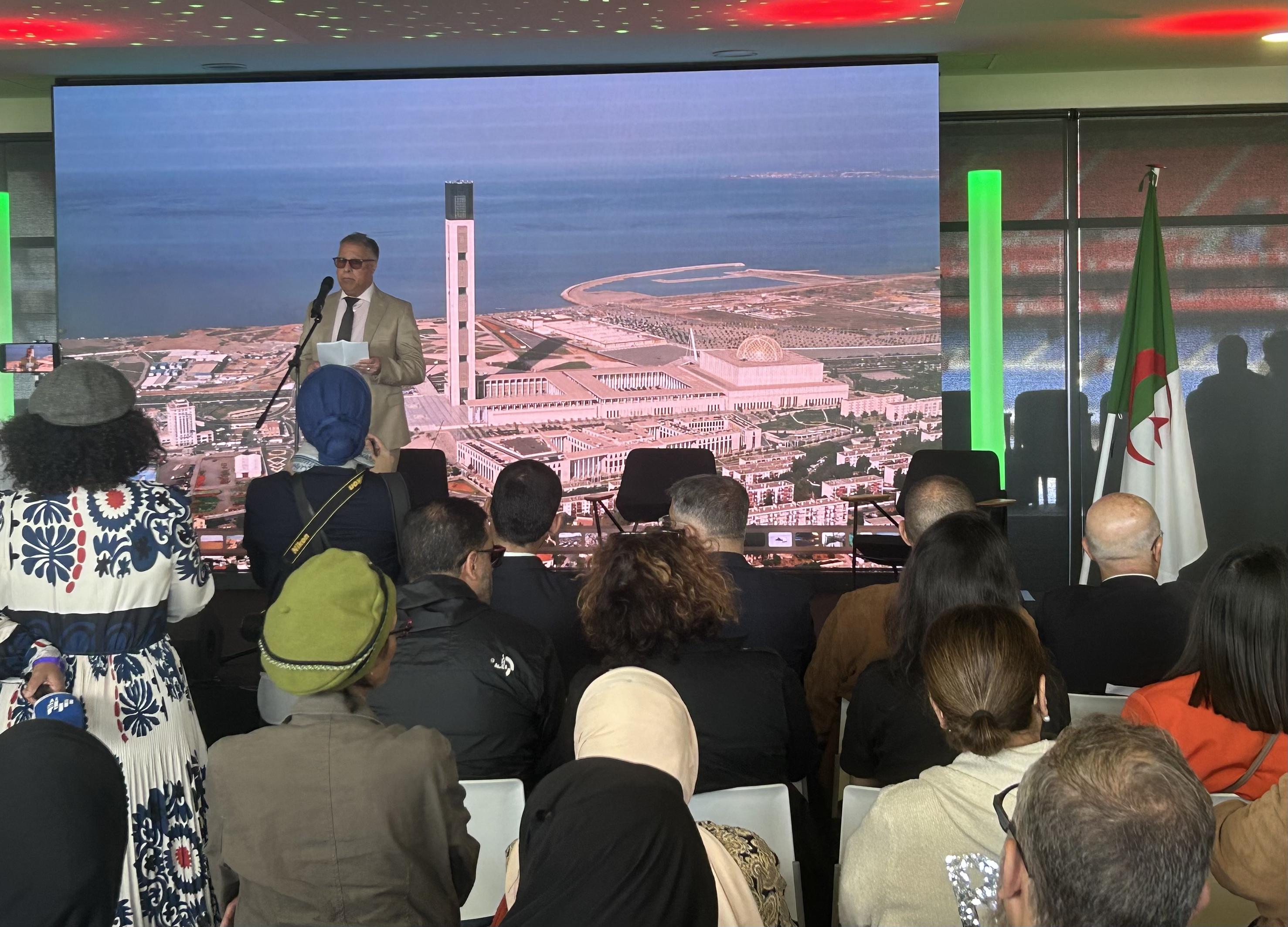 Discours pro-Tebboune, Cola Palestine et écomosquée : immersion au salon de l’Algérie à Lyon