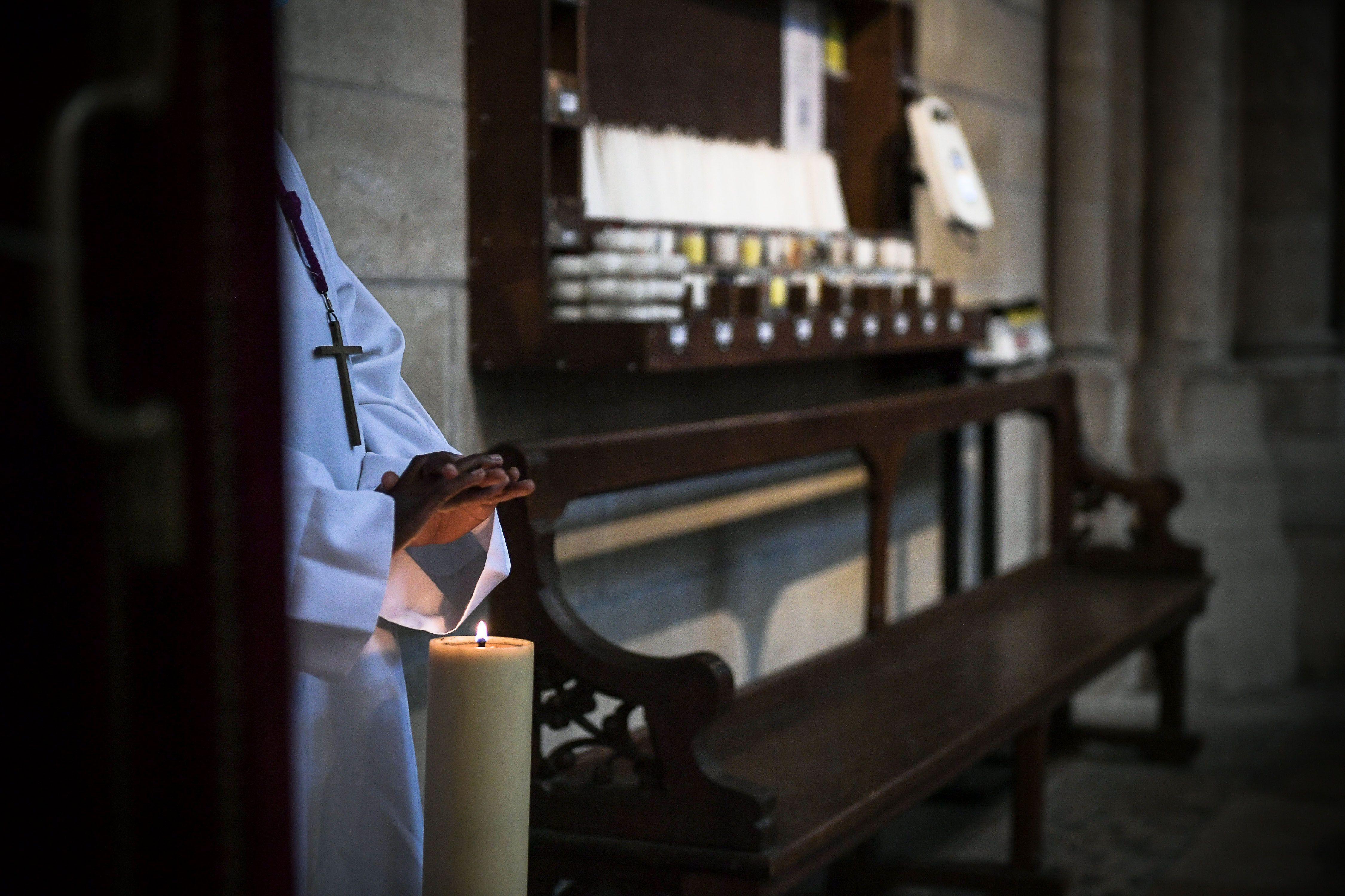 Avignon : quatre jeunes attaquent un prêtre et menacent d’incendier son église