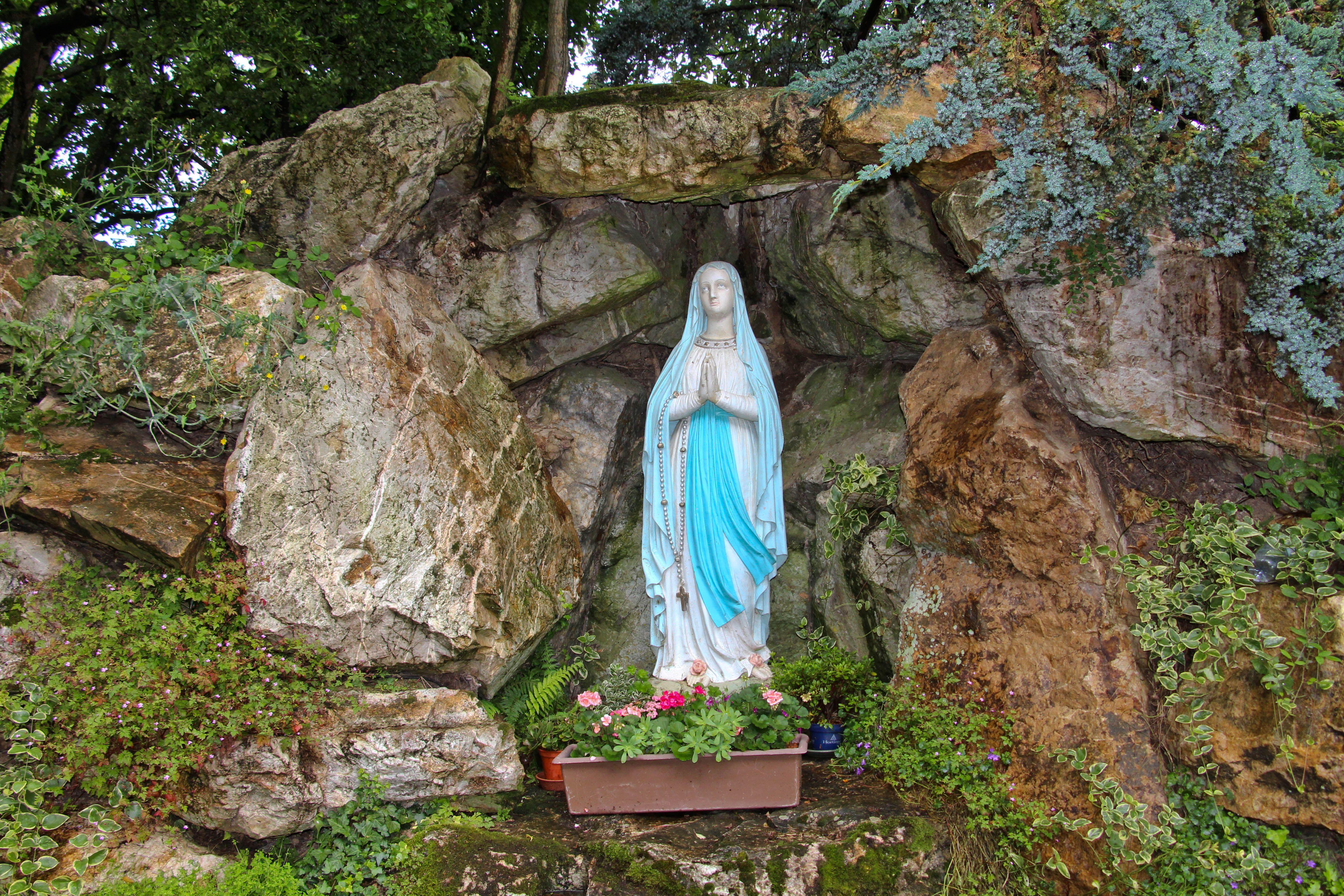 Lot-et-Garonne : les vols de statues de la Vierge Marie se multiplient, les habitants excédés
