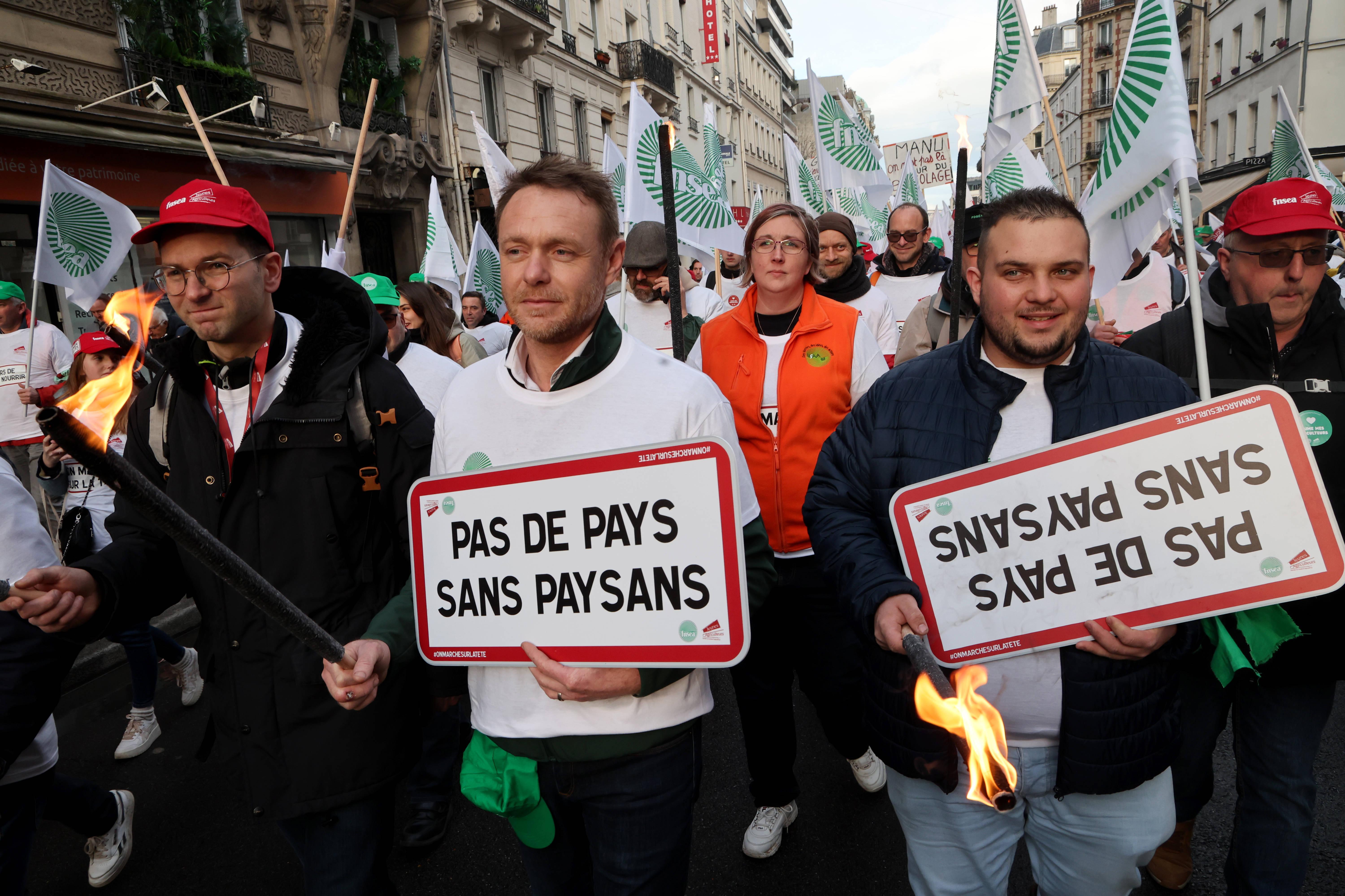 Colère des agriculteurs : un rassemblement à l’Assemblée nationale face à la «tentative d’obstruction» de la gauche