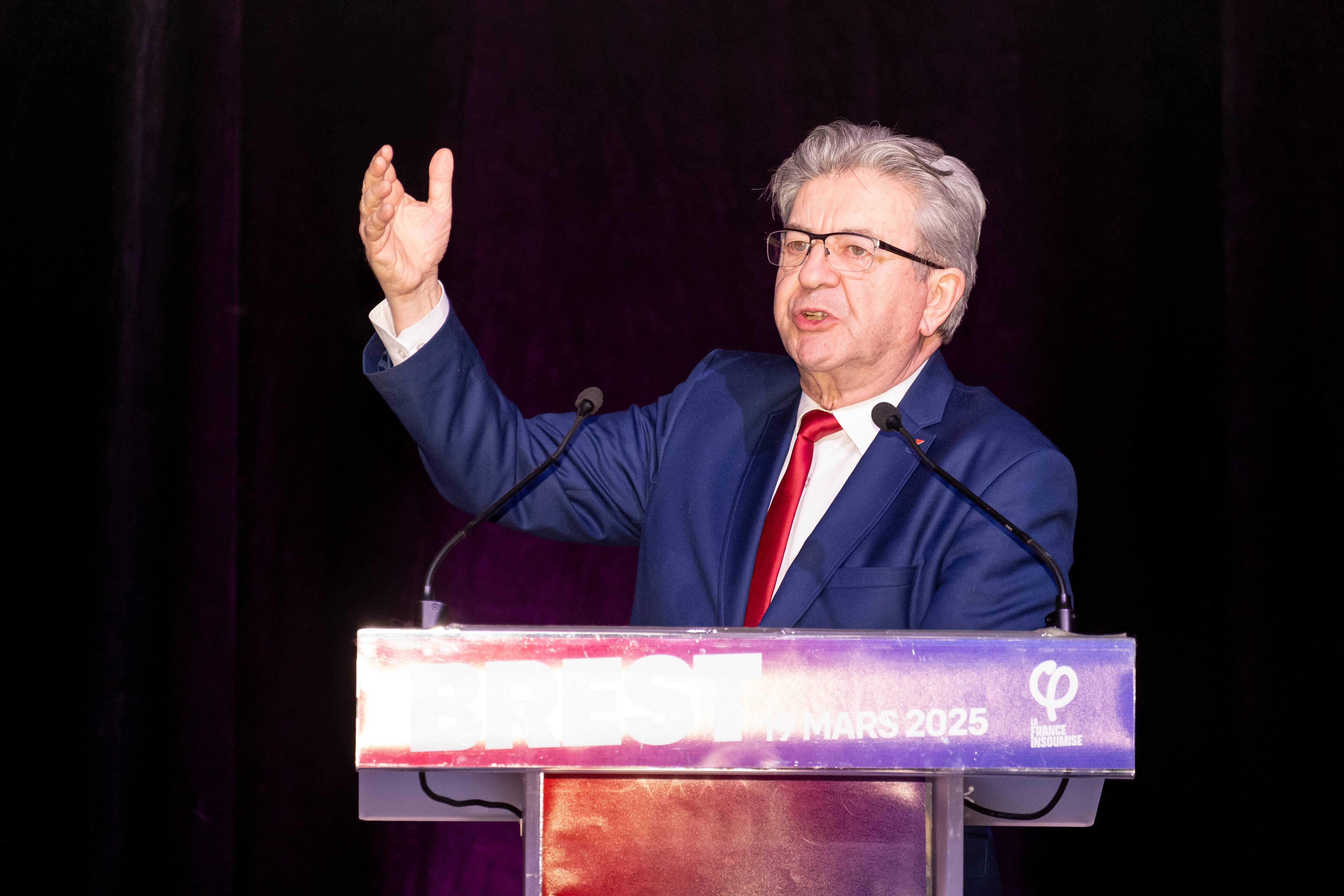 «L’islamophobie franchit un seuil» : le Conseil de défense sur les Frères musulmans scandalise Mélenchon