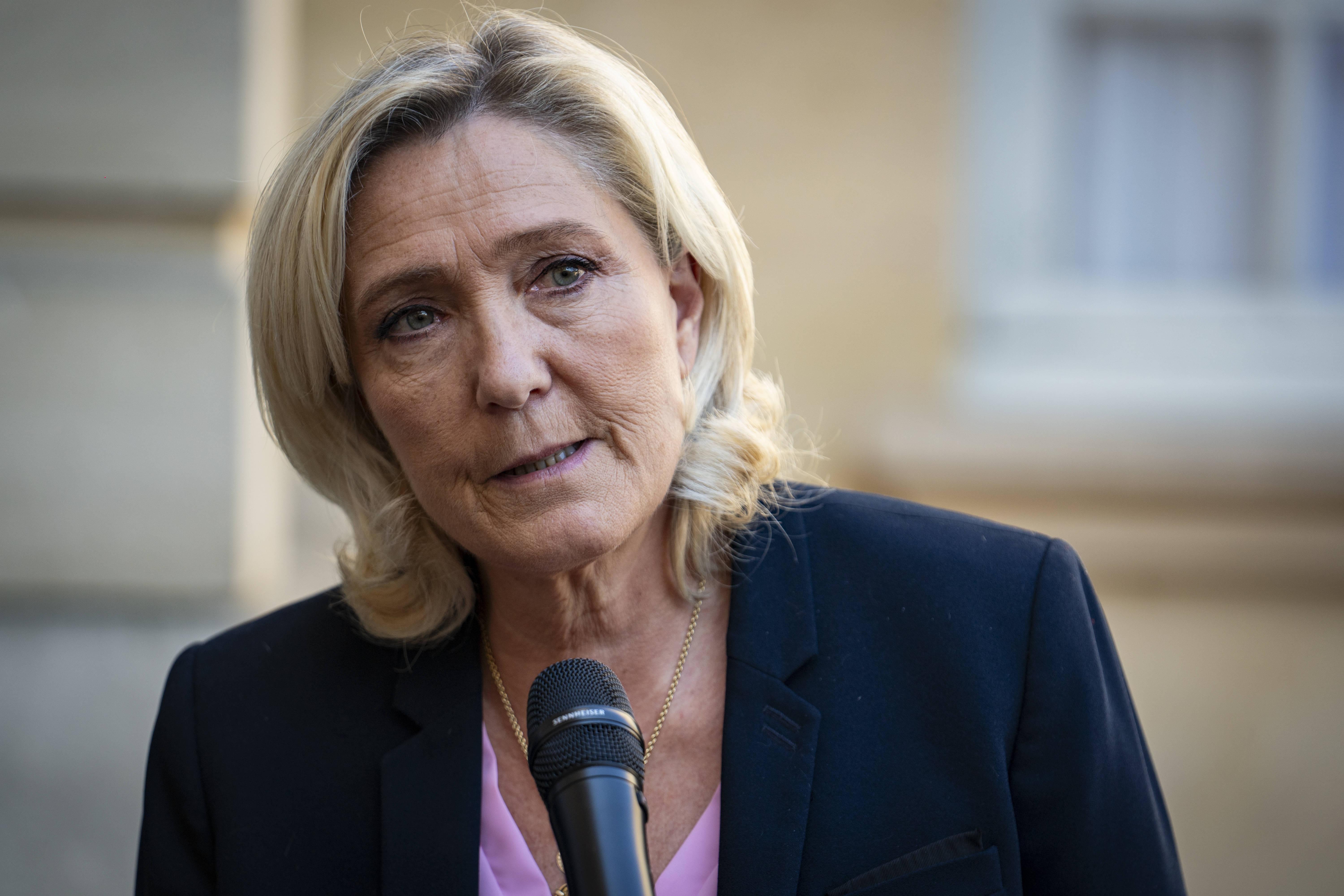«Recevoir un djihadiste alors même que les milices islamistes massacrent les minorités» : Le Pen s’insurge contre la réception du président syrien à l’Élysée