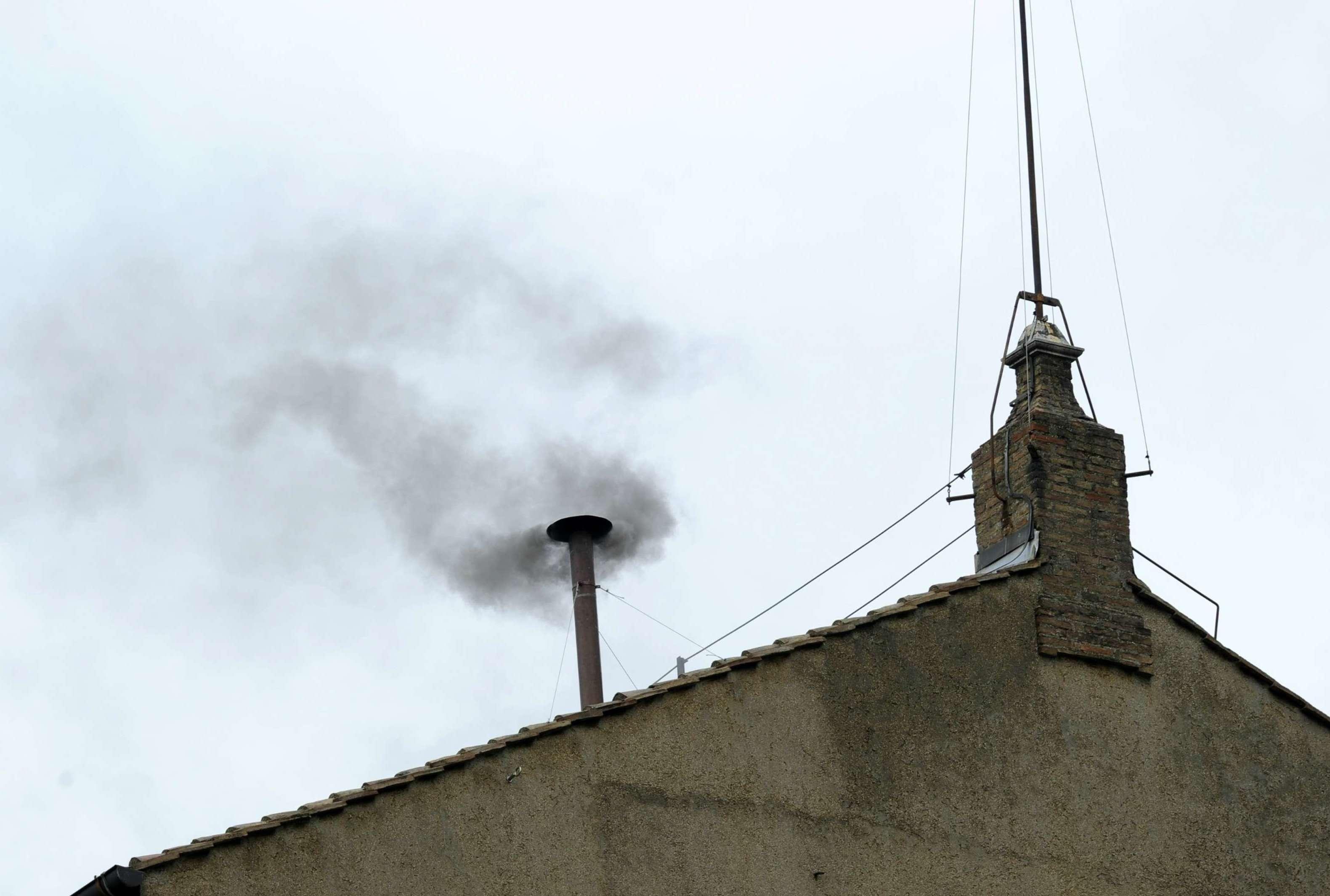 Conclave : fumée noire au Vatican pour le premier vote des cardinaux