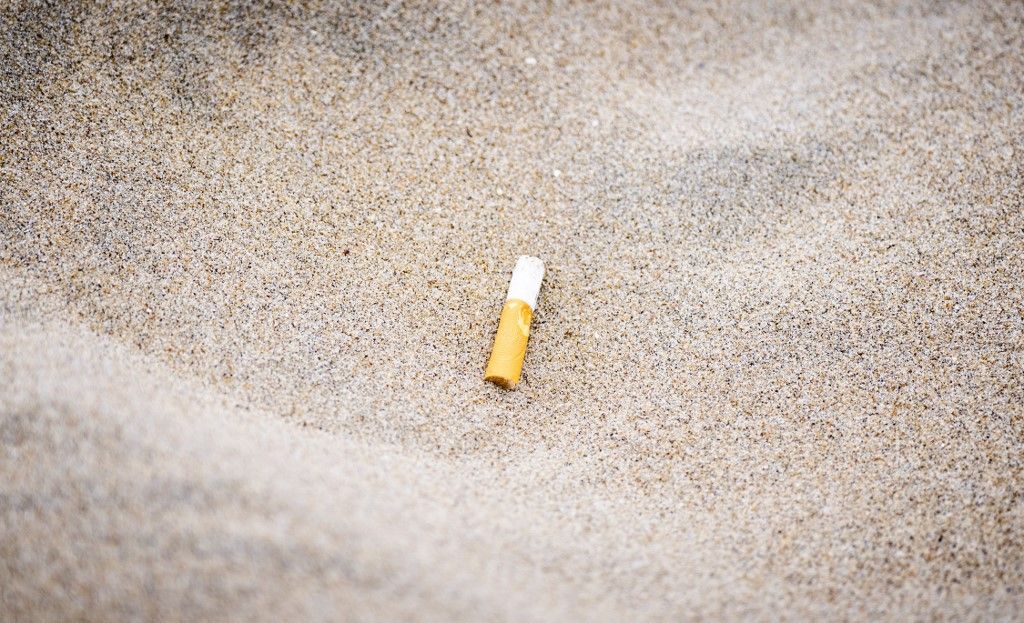 Interdiction de la cigarette à la plage : déjà en vigueur à Marseille depuis 2021, la mesure est-elle respectée ?