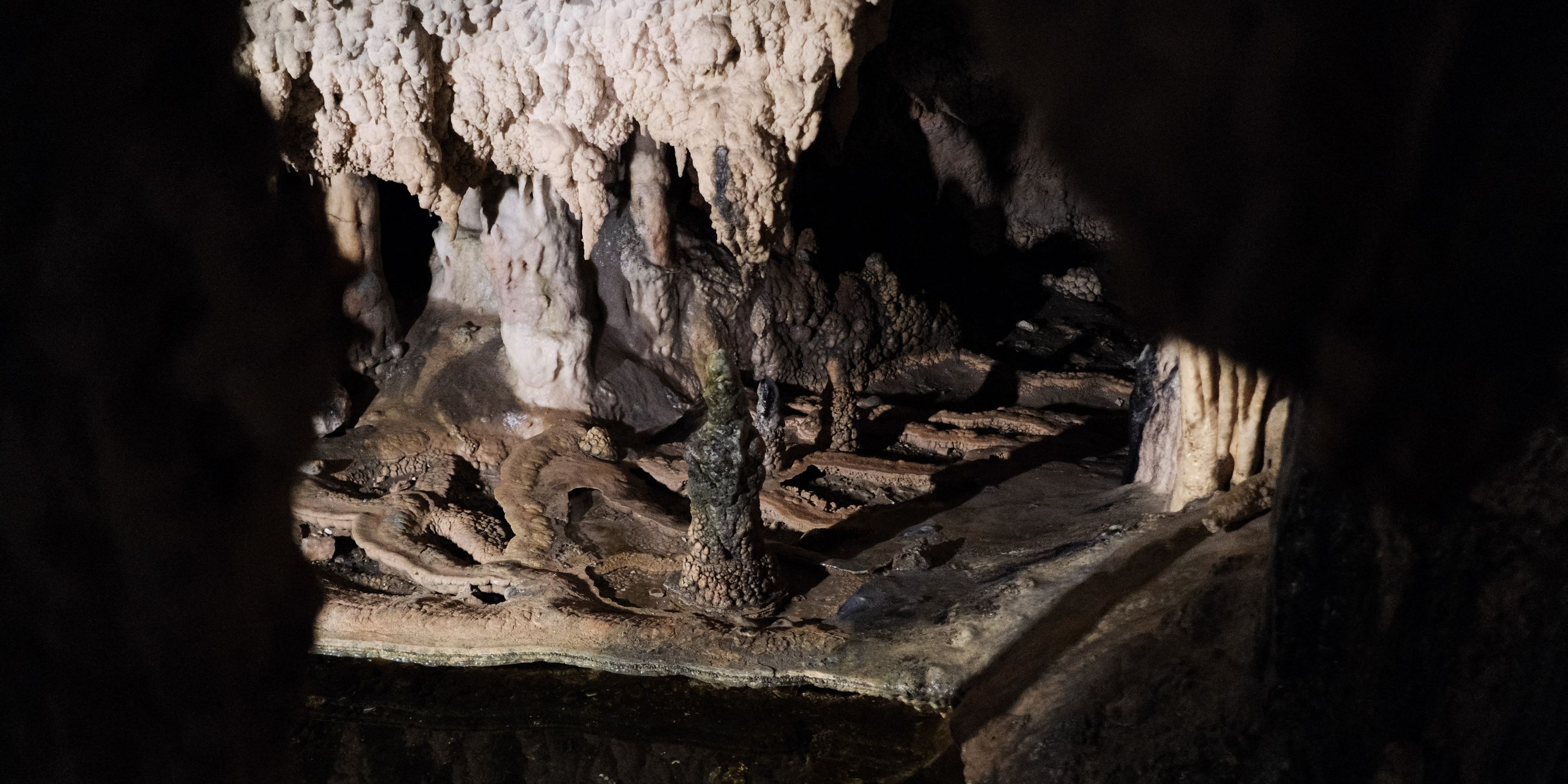 Isère : trois spéléologues bloqués dans une grotte