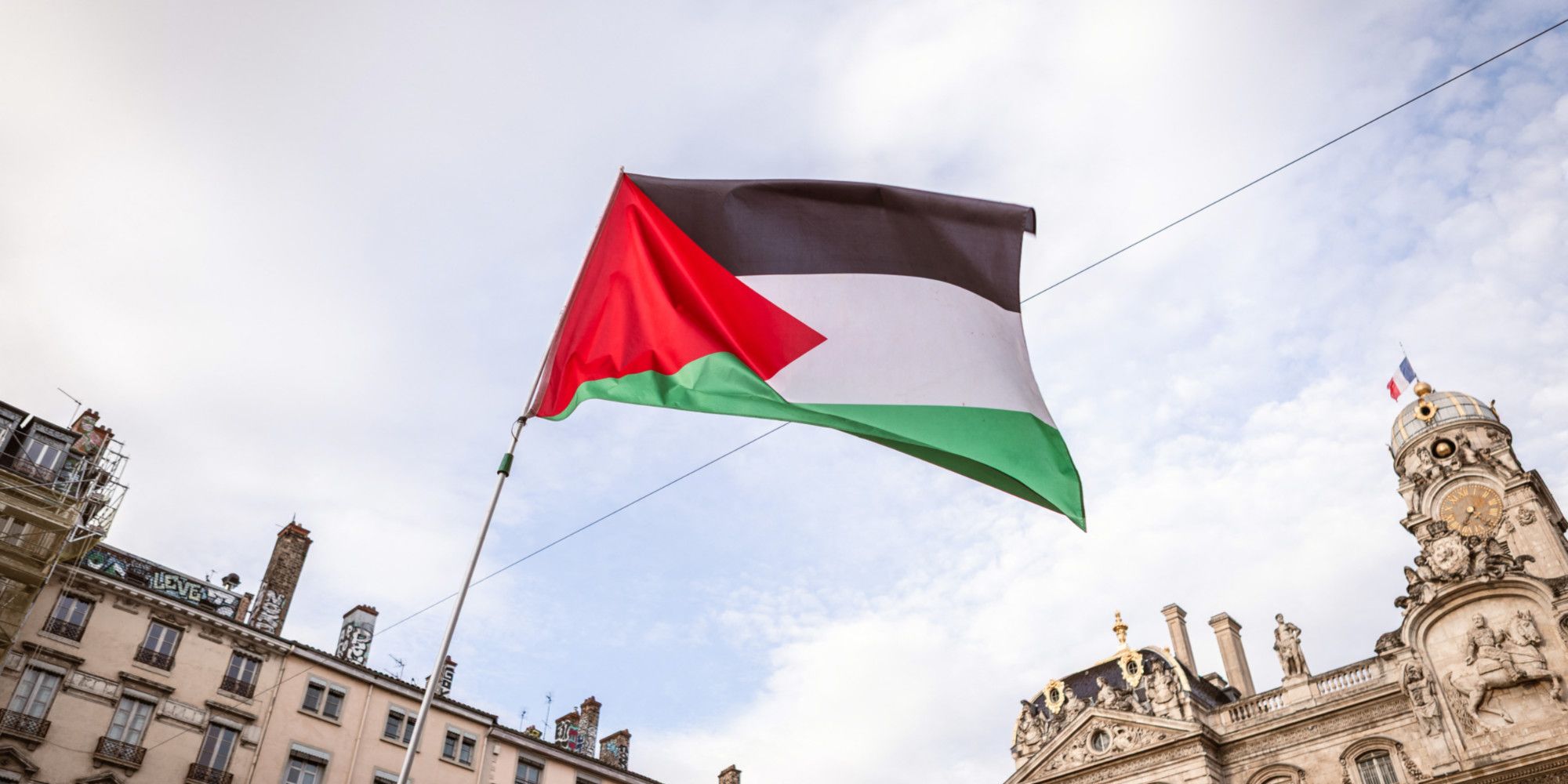Gennevilliers : le drapeau palestinien sera retiré du parvis de l’hôtel de ville