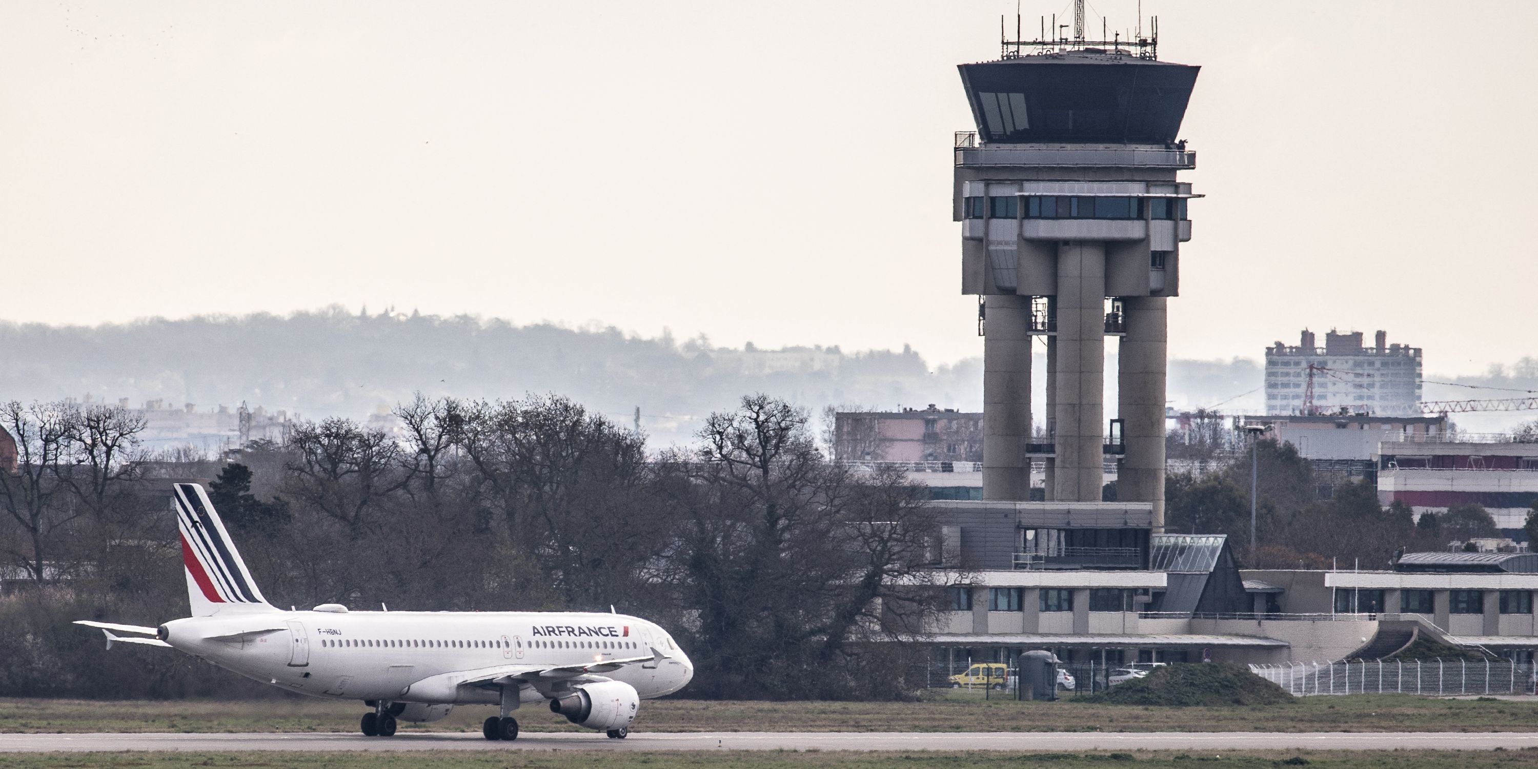 Les contrôleurs aériens menacent de se mettre en grève au début des vacances d’été