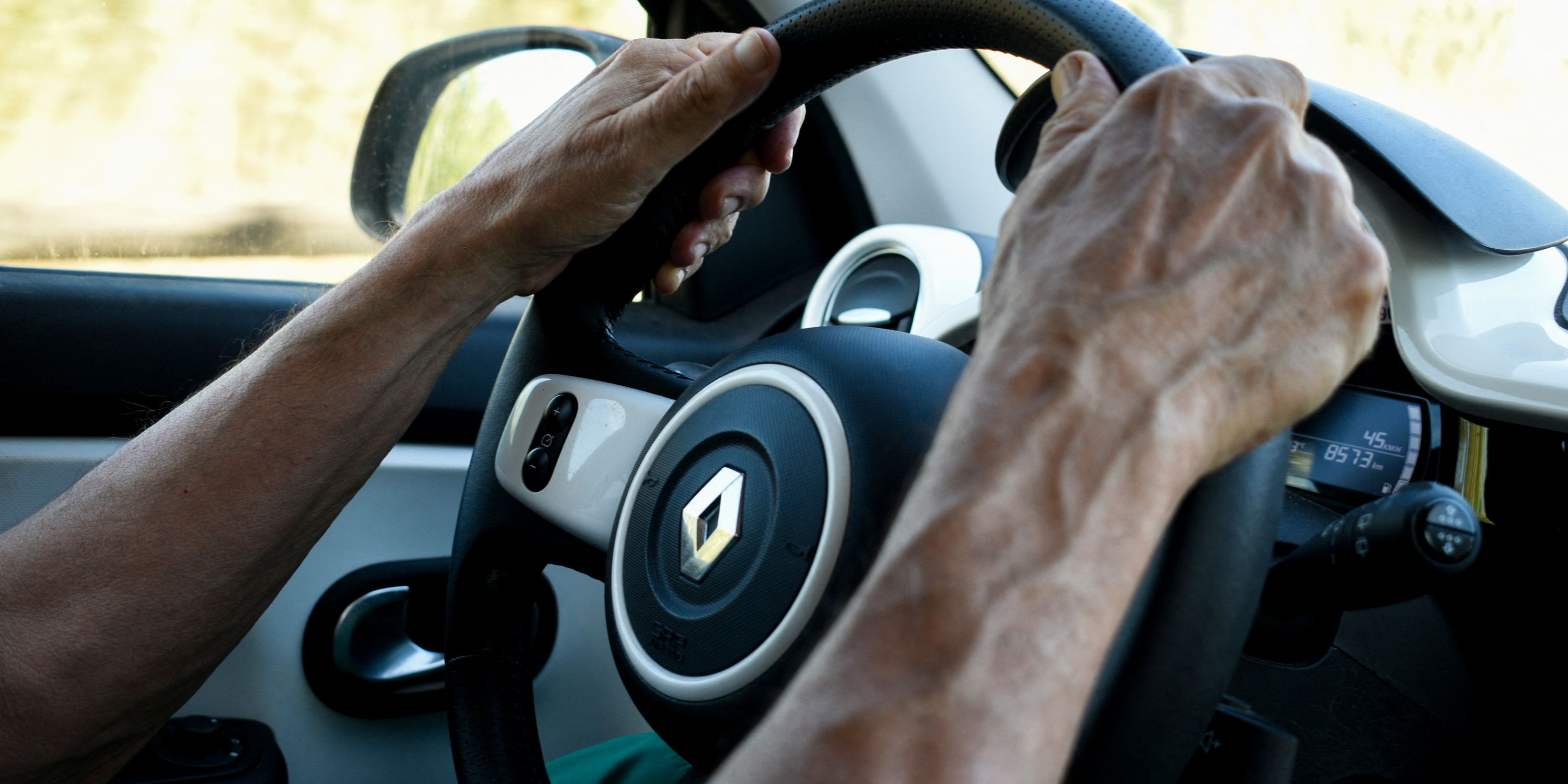 Permis de conduire : des députés veulent imposer une visite médicale aux seniors, certains évaluent déjà leurs aptitudes au volant