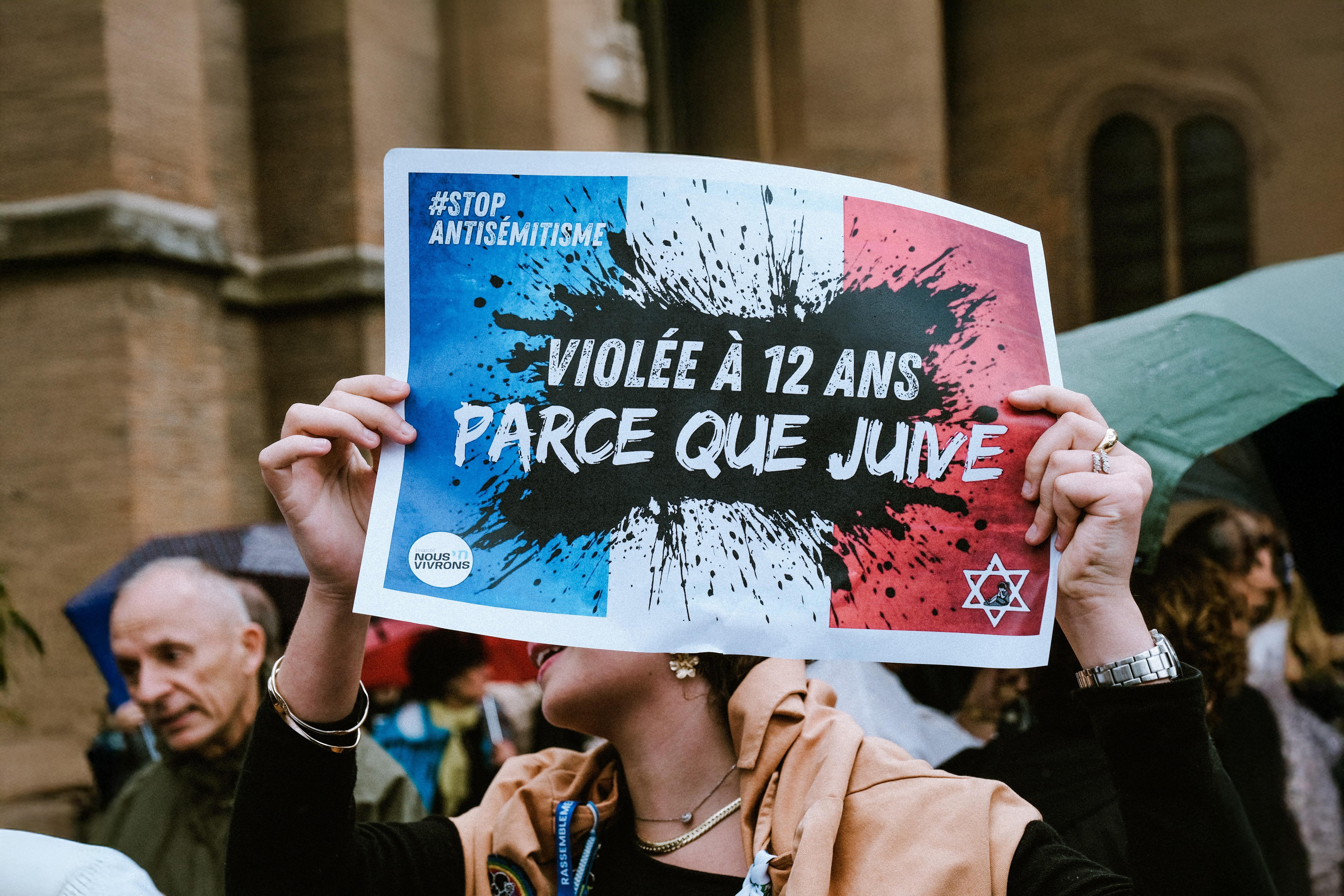 Antisémitisme : une victime de 13 ans raconte son calvaire et sa reconstruction