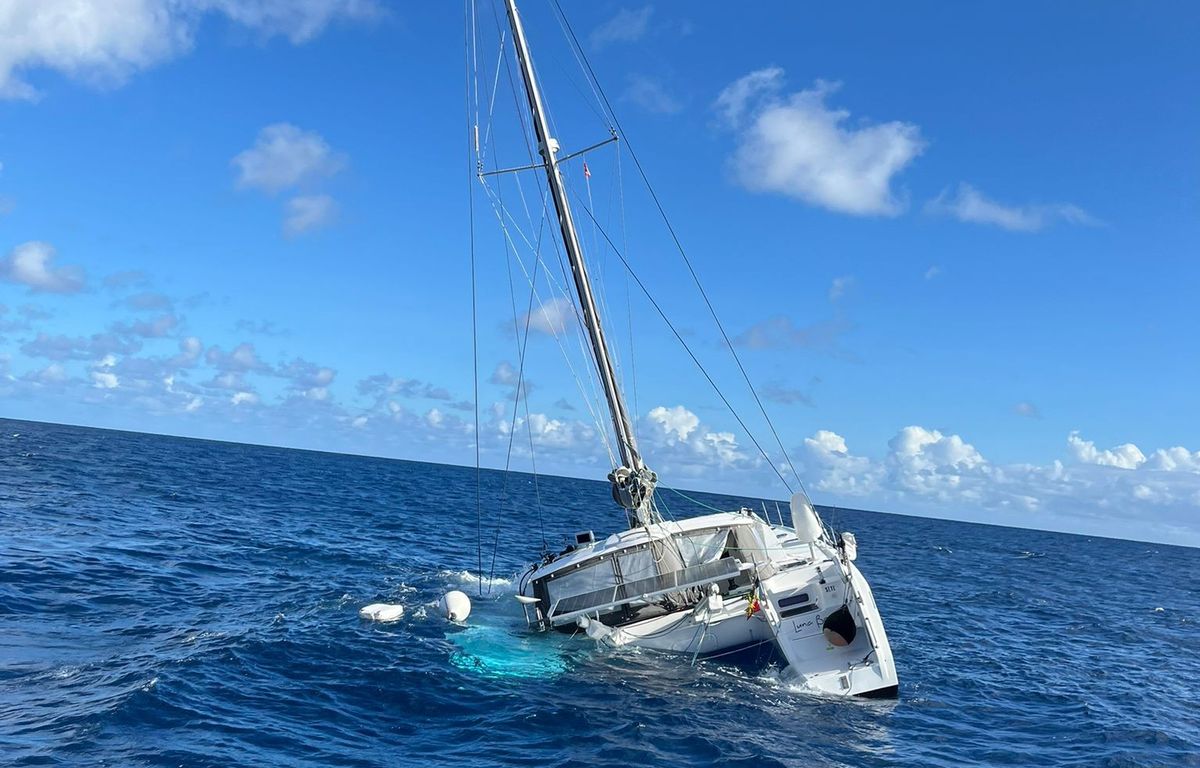 Une championne olympique et sa famille sauvées après le naufrage de leur bateau au large des Marquises