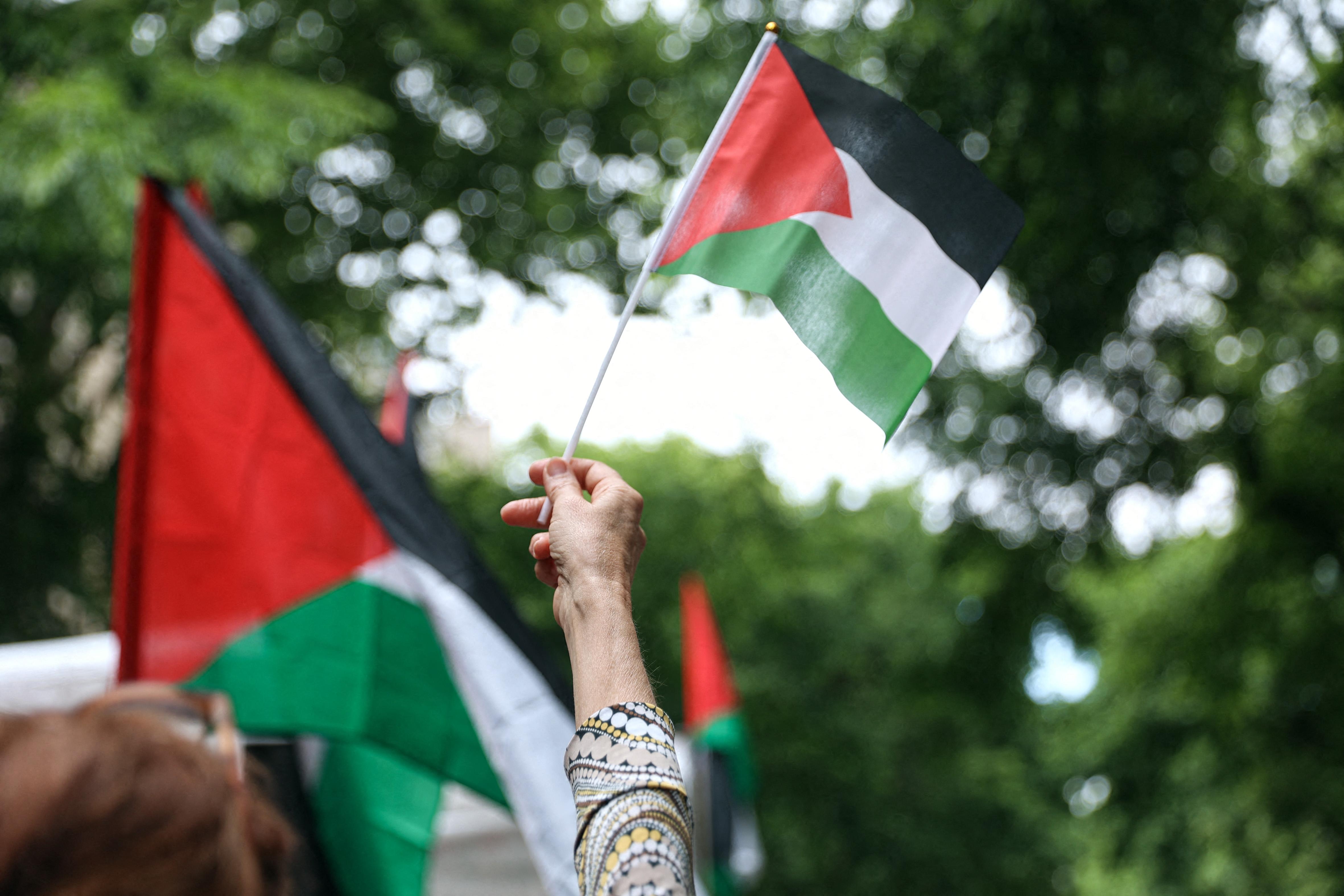 Gilles Platret, maire de Chalon-sur-Saône : «Le drapeau palestinien est devenu l’étendard de la révolte des quartiers»