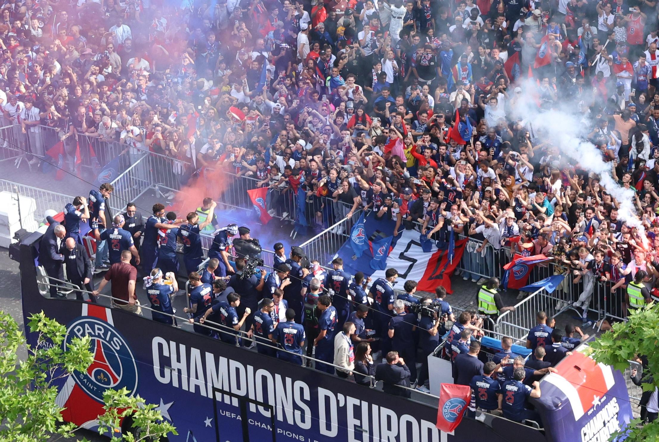 «Paris gagne, Paris brûle» : le soir où deux France se sont fait face