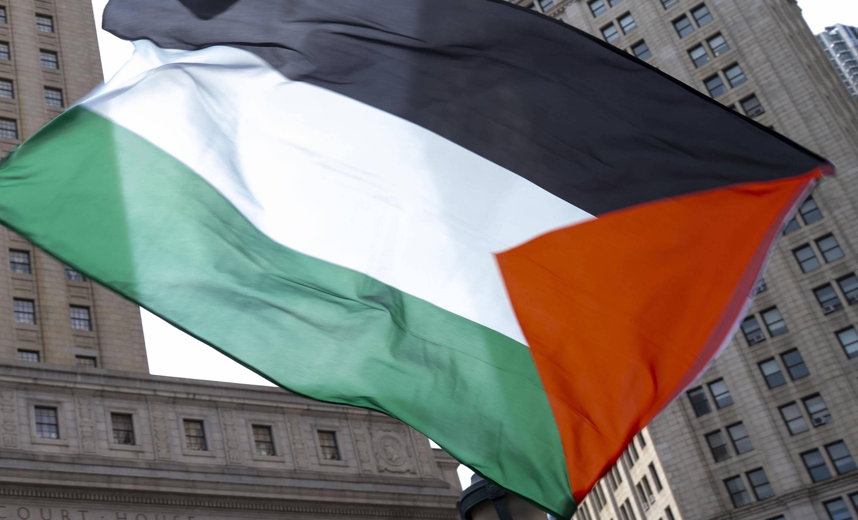 Saint-Denis : la préfecture ordonne le retrait du drapeau palestinien hissé sur l’hôtel de ville